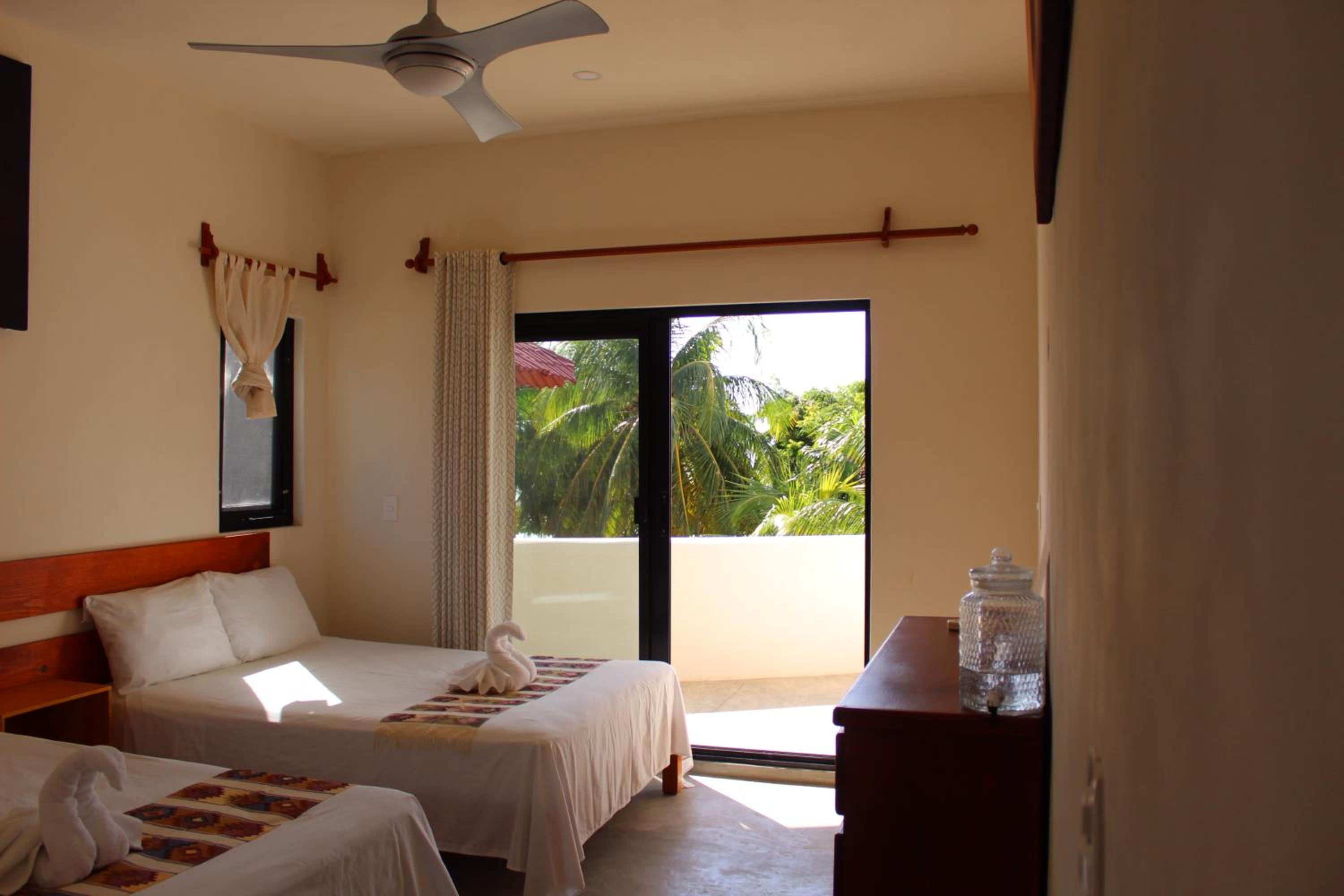 Double Room with Private Bathroom - Photo 10