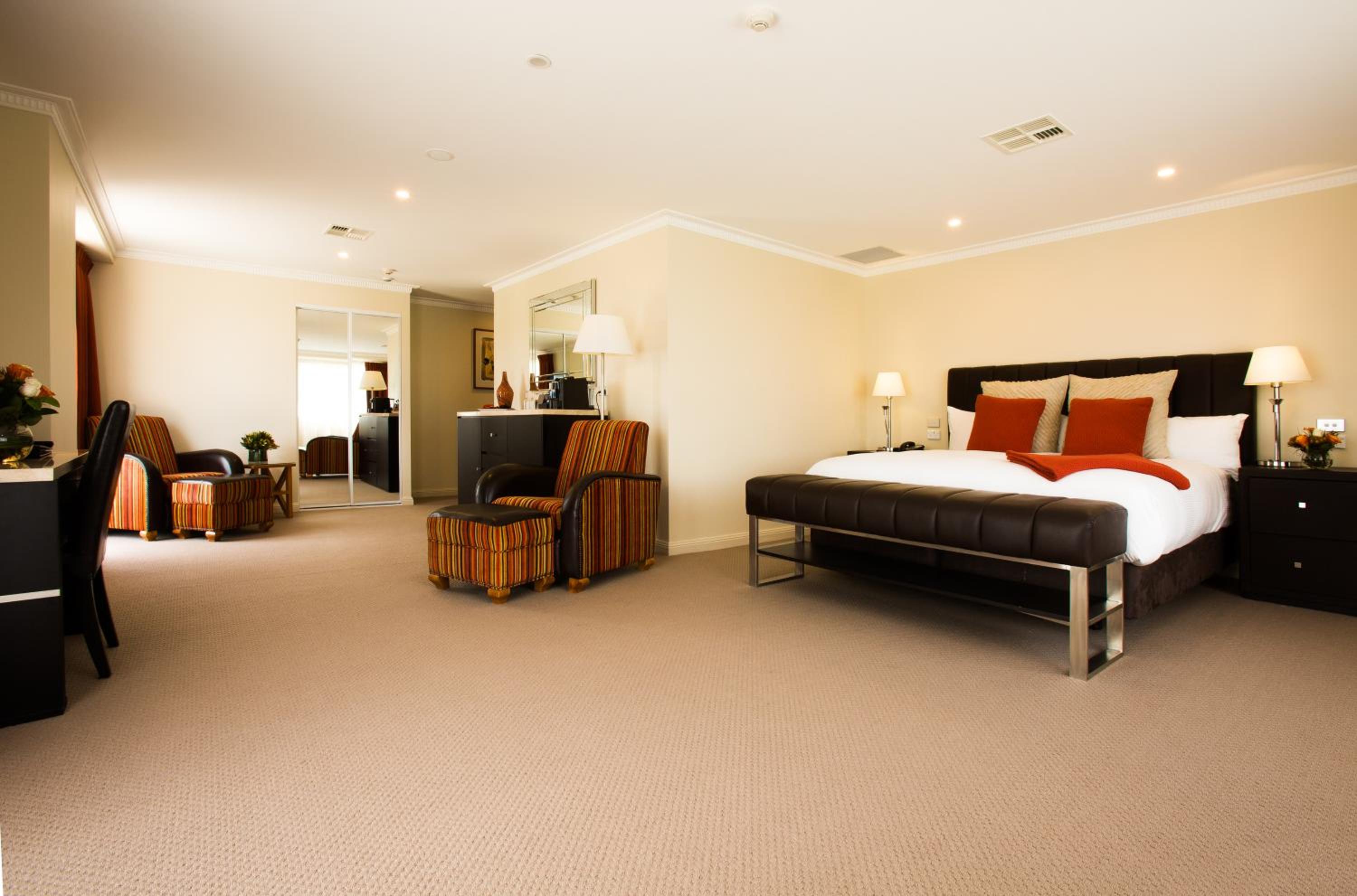 Junior King Suite - Photo 8