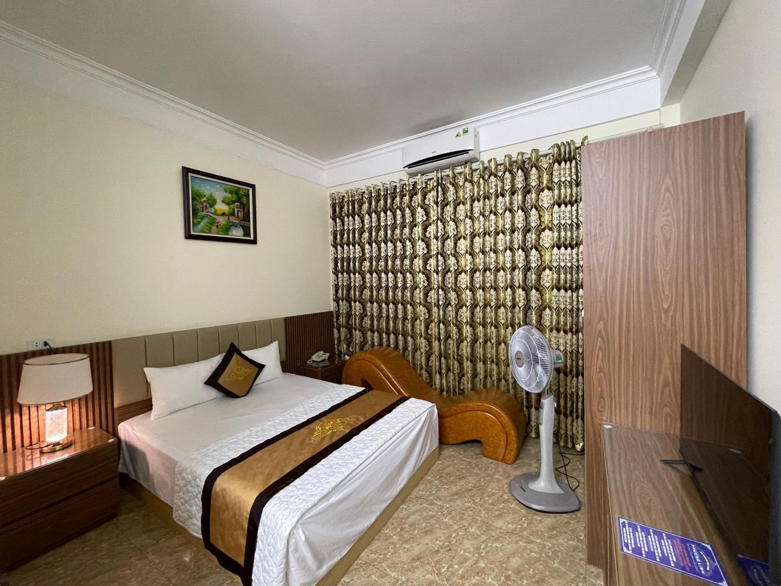 Standard Queen Room