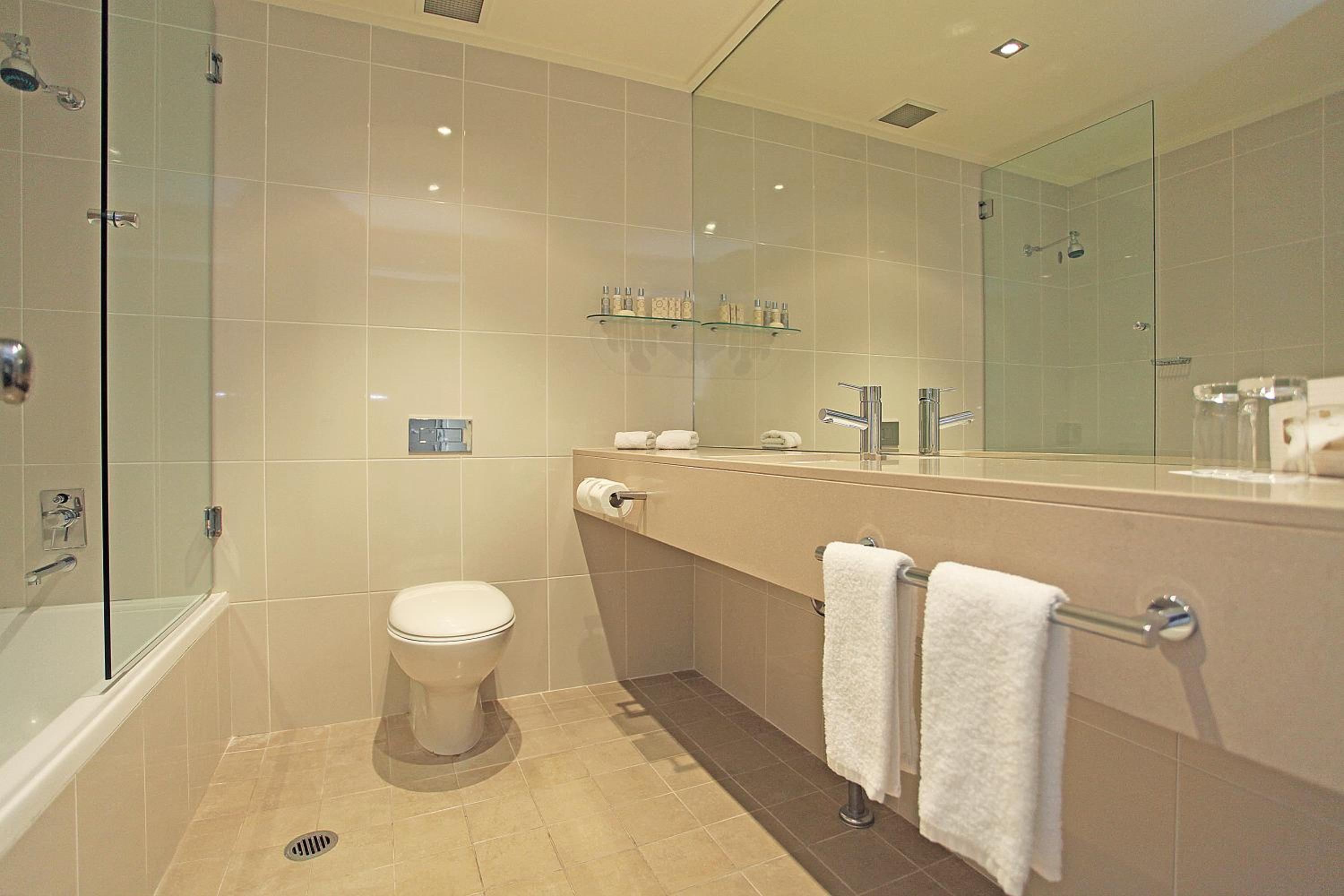 Deluxe Room with Balcony - Photo 11