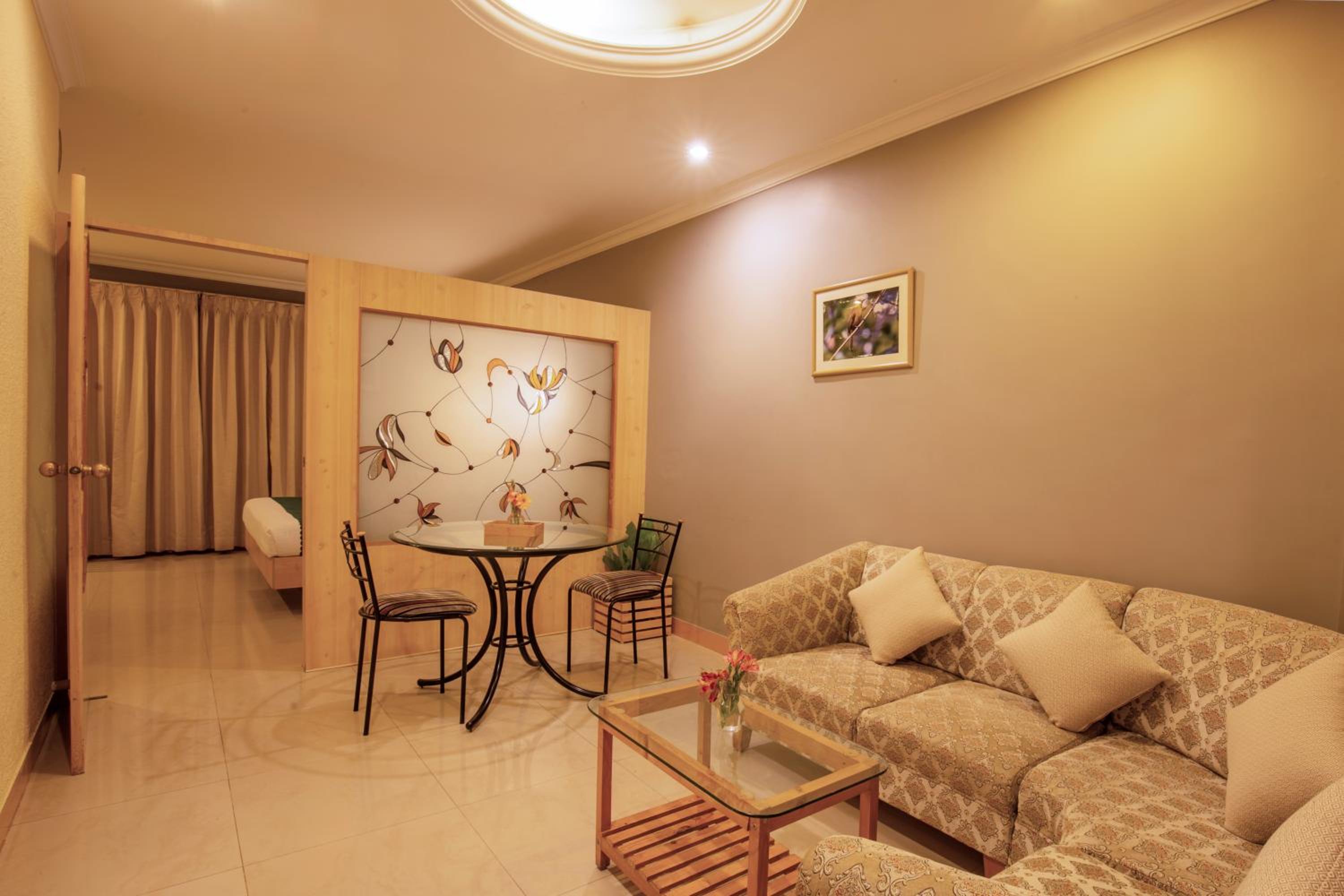 Suite - Photo 4