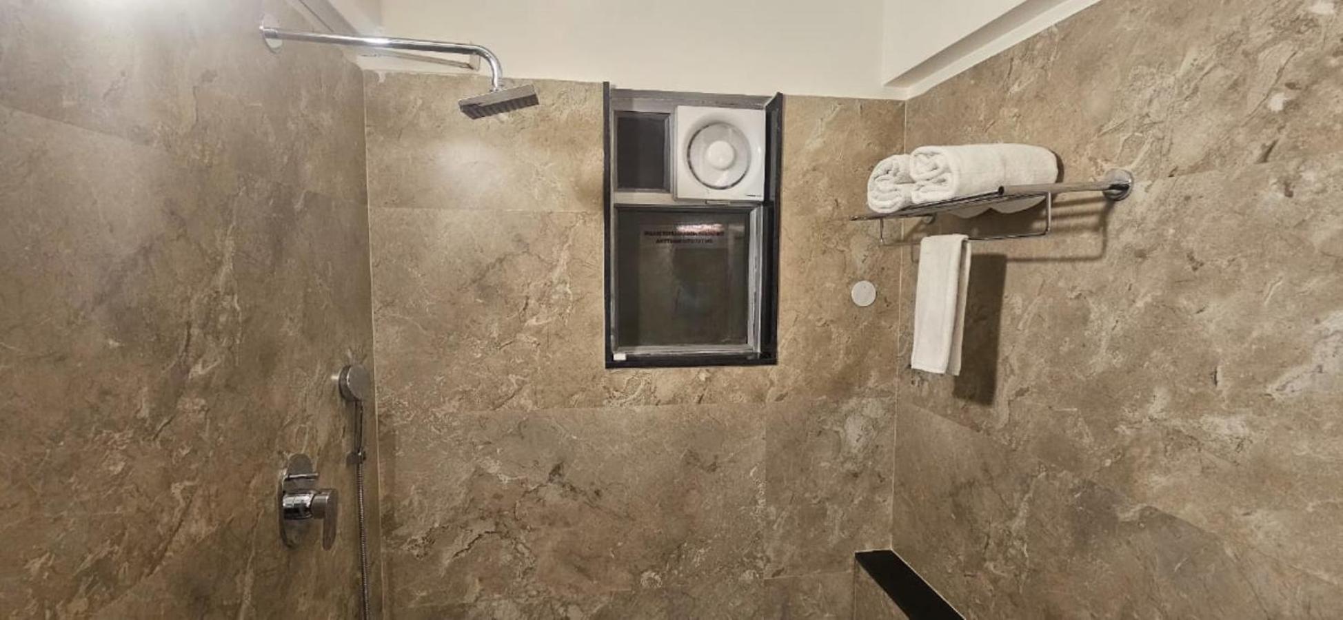 Suite - Photo 2