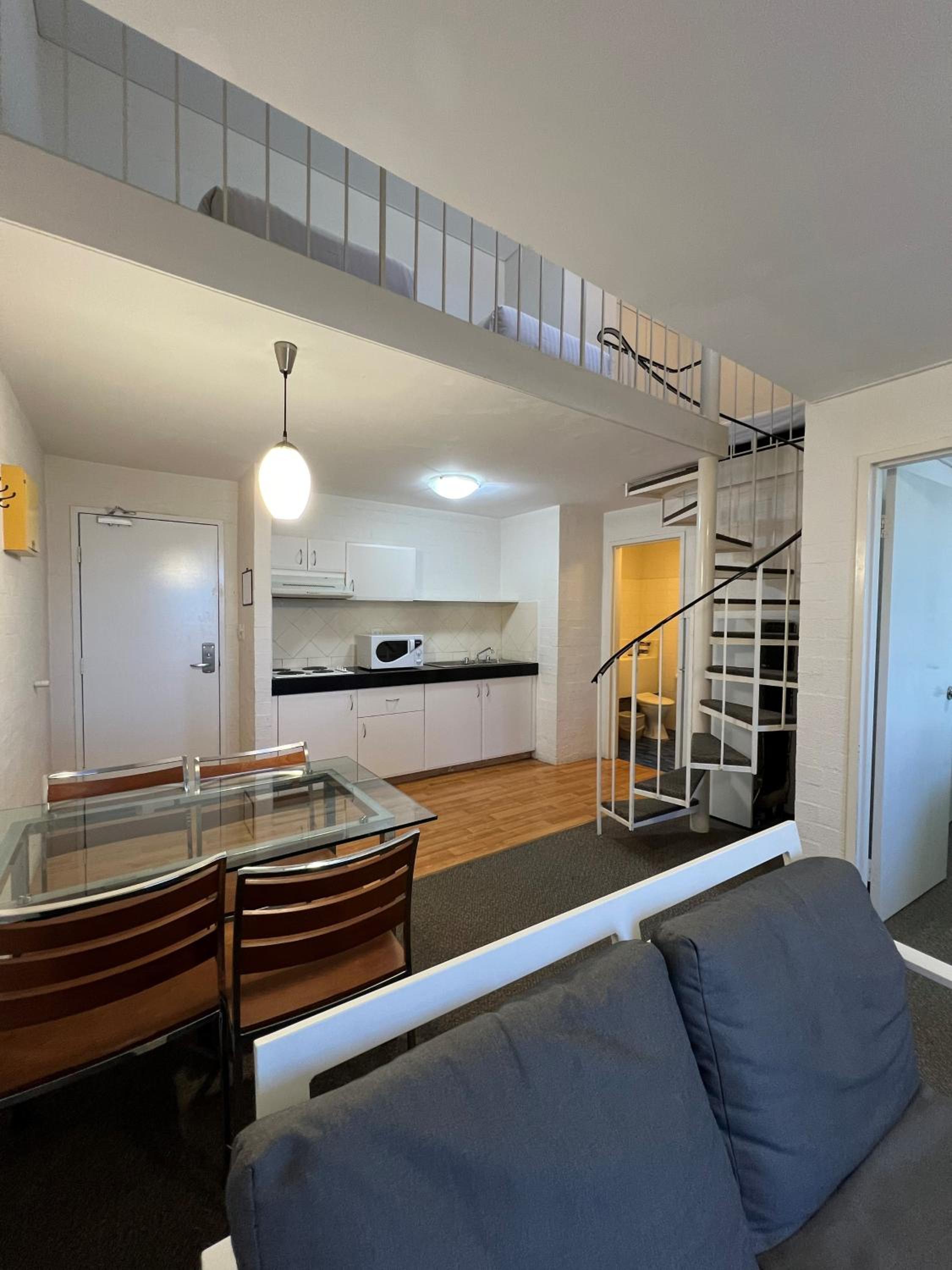 Two Bedroom Loft with Free Wifi and Parking photo 1