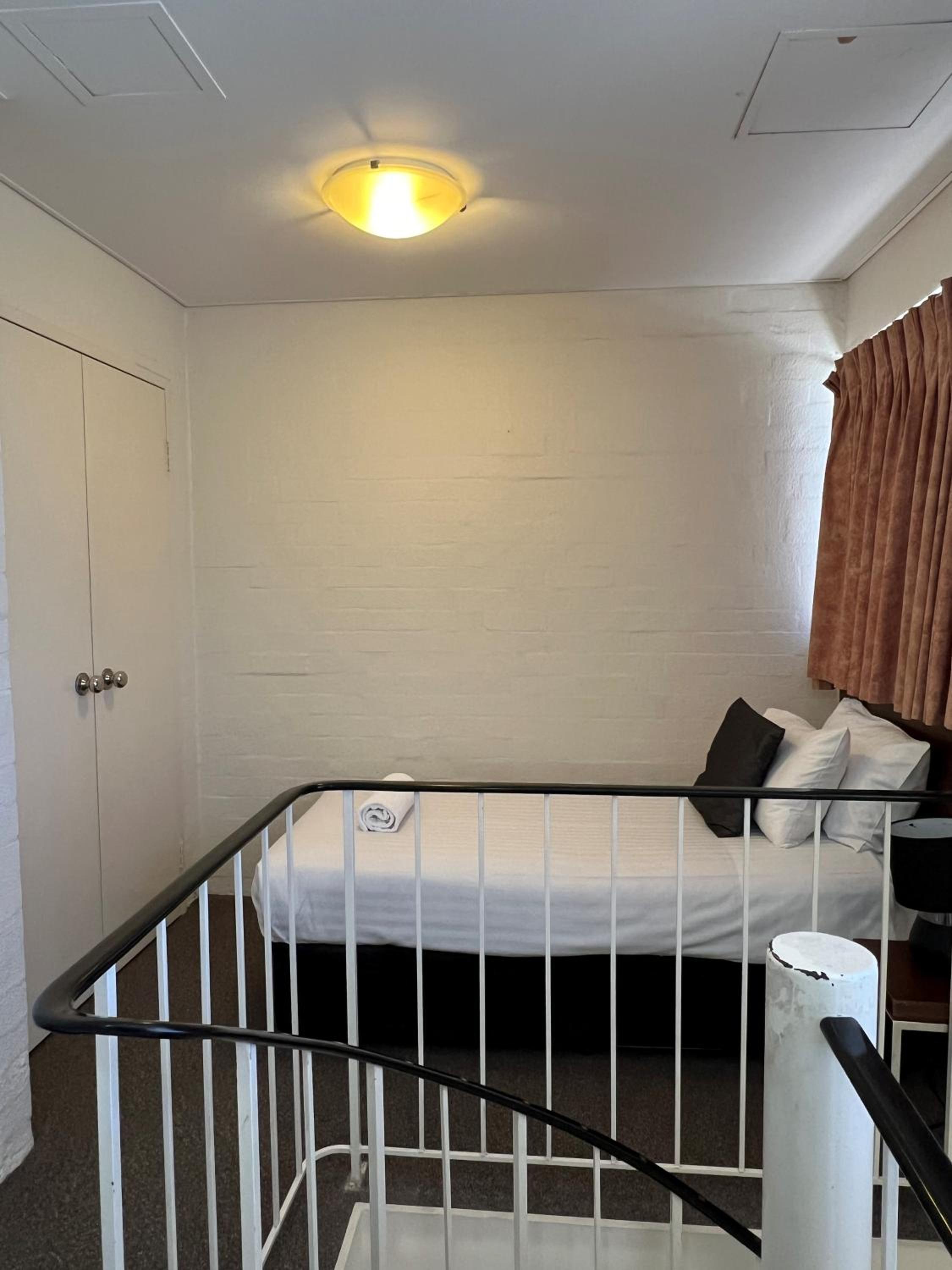 Two Bedroom Loft with Free Wifi and Parking photo 3