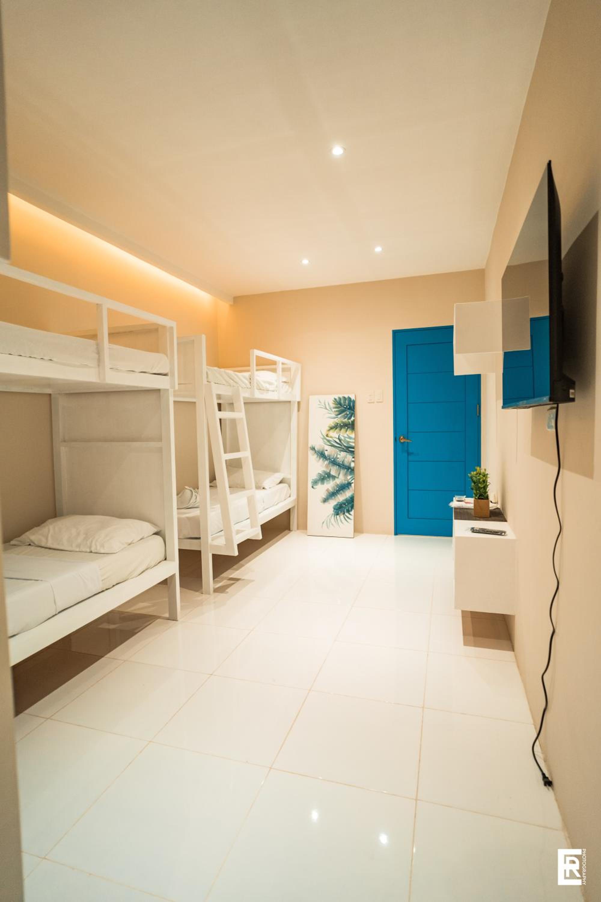 Standard Family Room - Photo 7