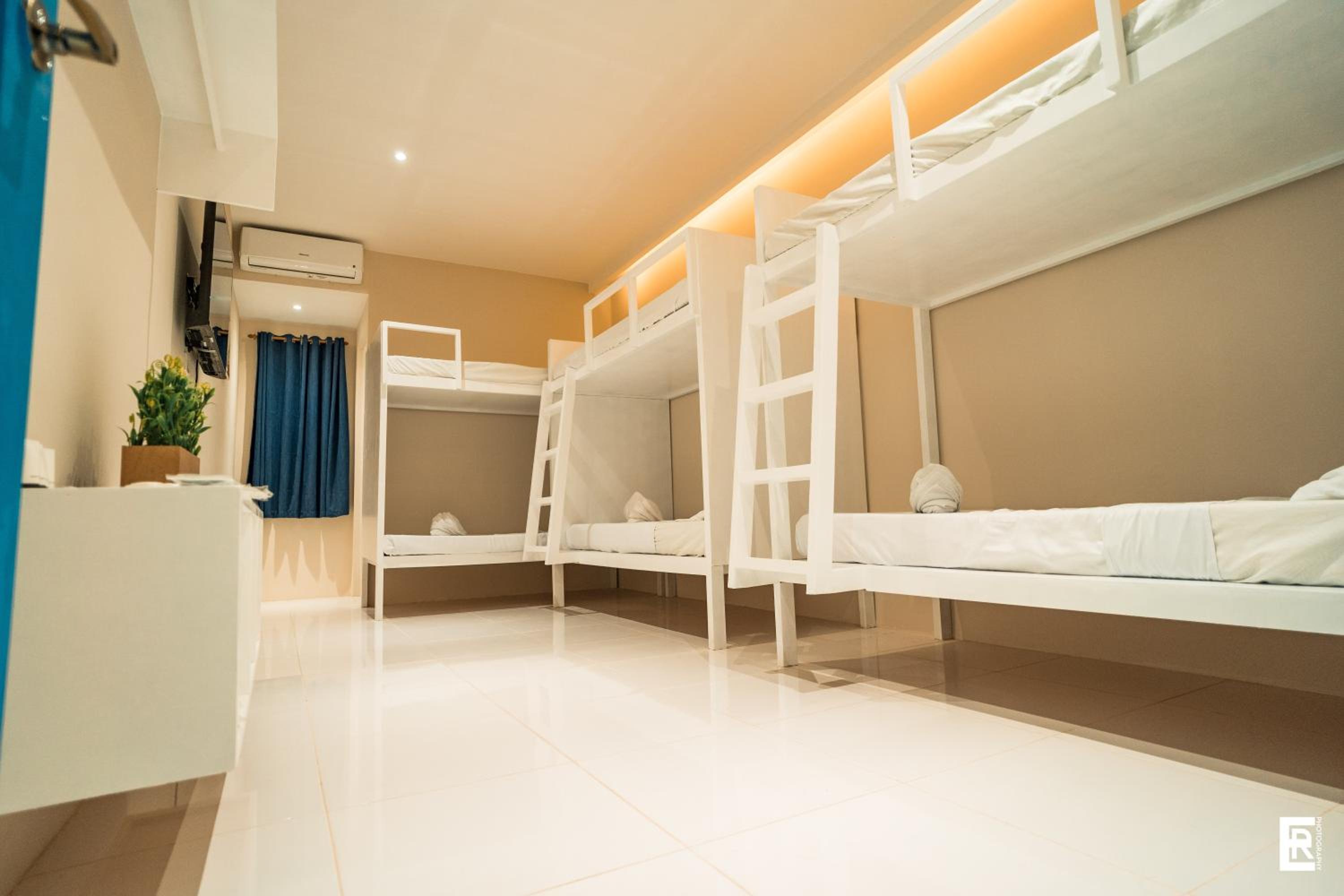 Standard Family Room - Photo 6