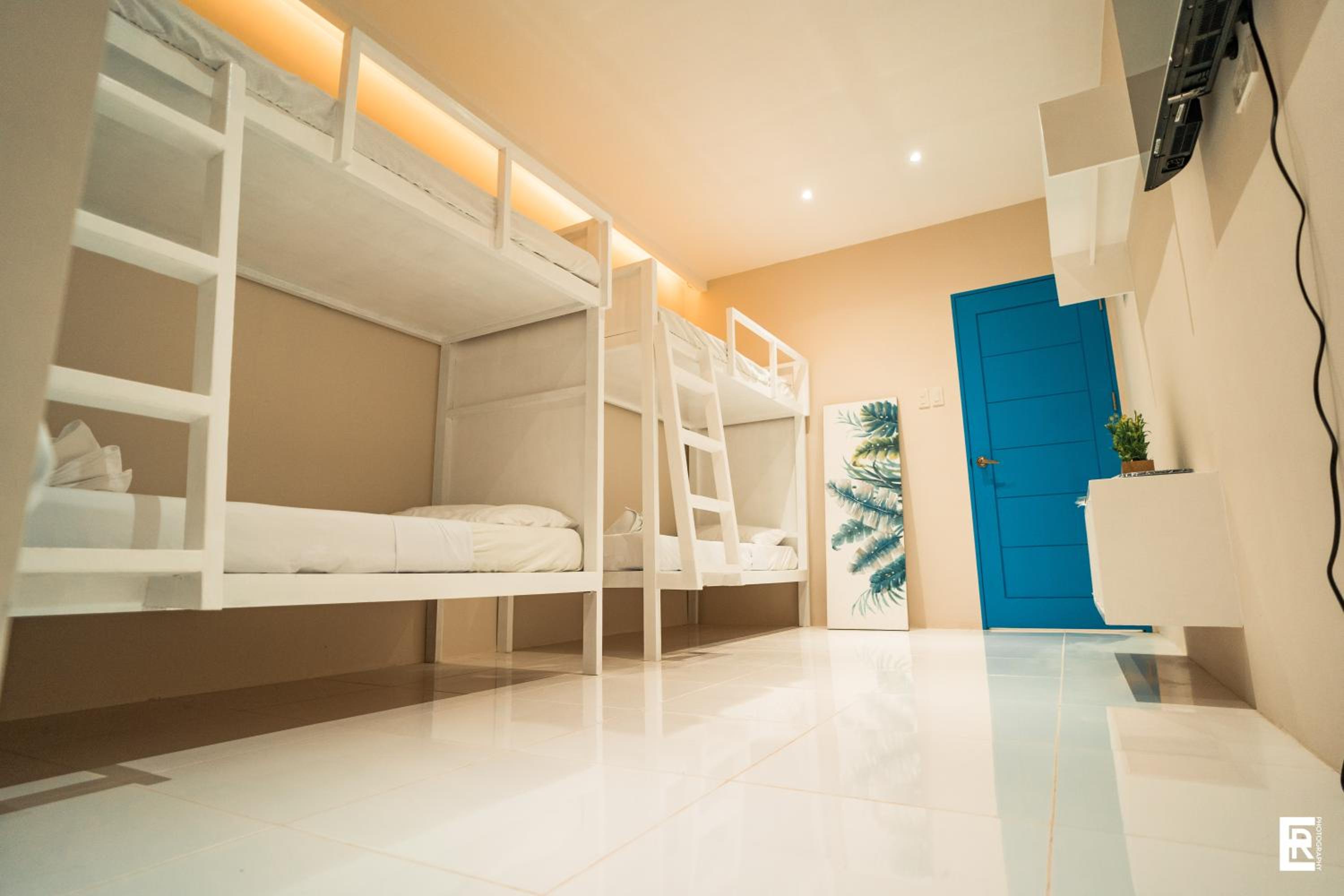 Standard Family Room - Photo 3