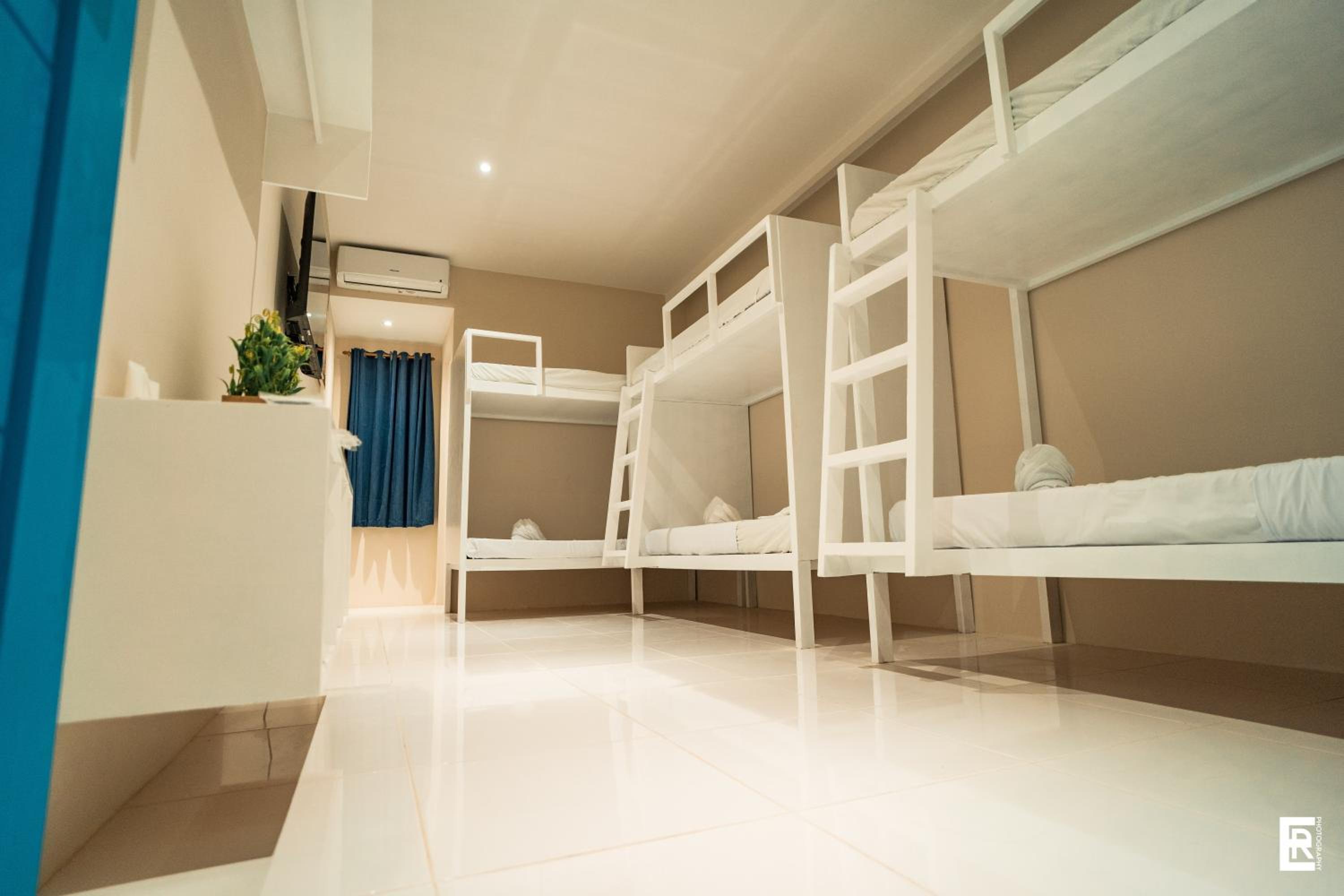 Standard Family Room - Photo 2