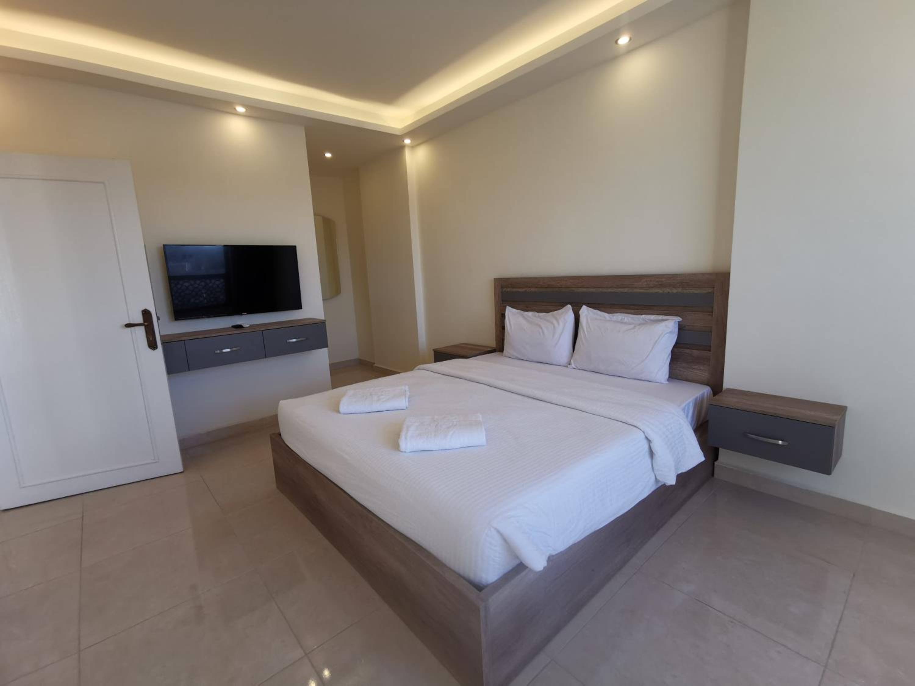 Deluxe Suite - Photo 5