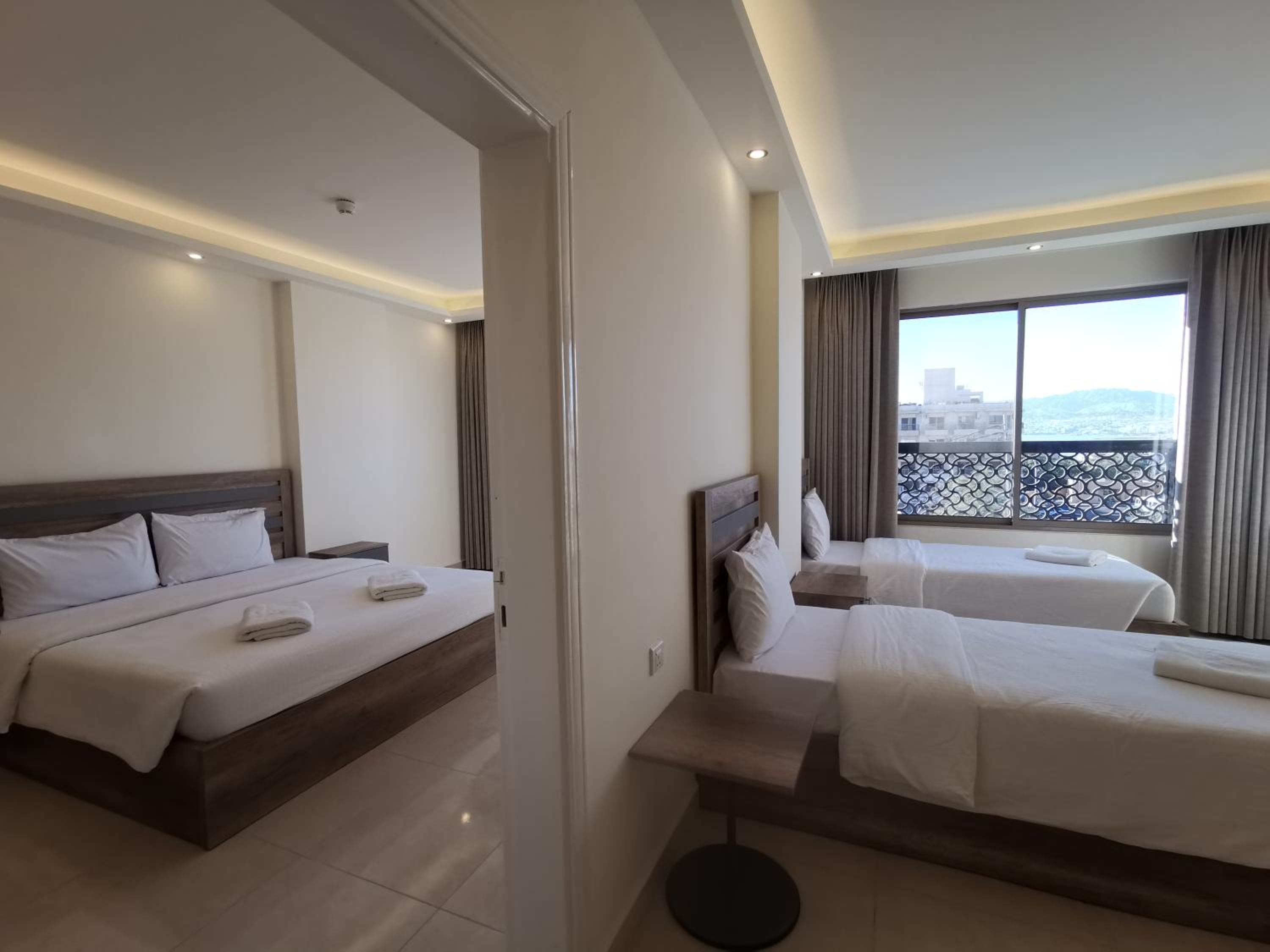 Deluxe Suite - Photo 6