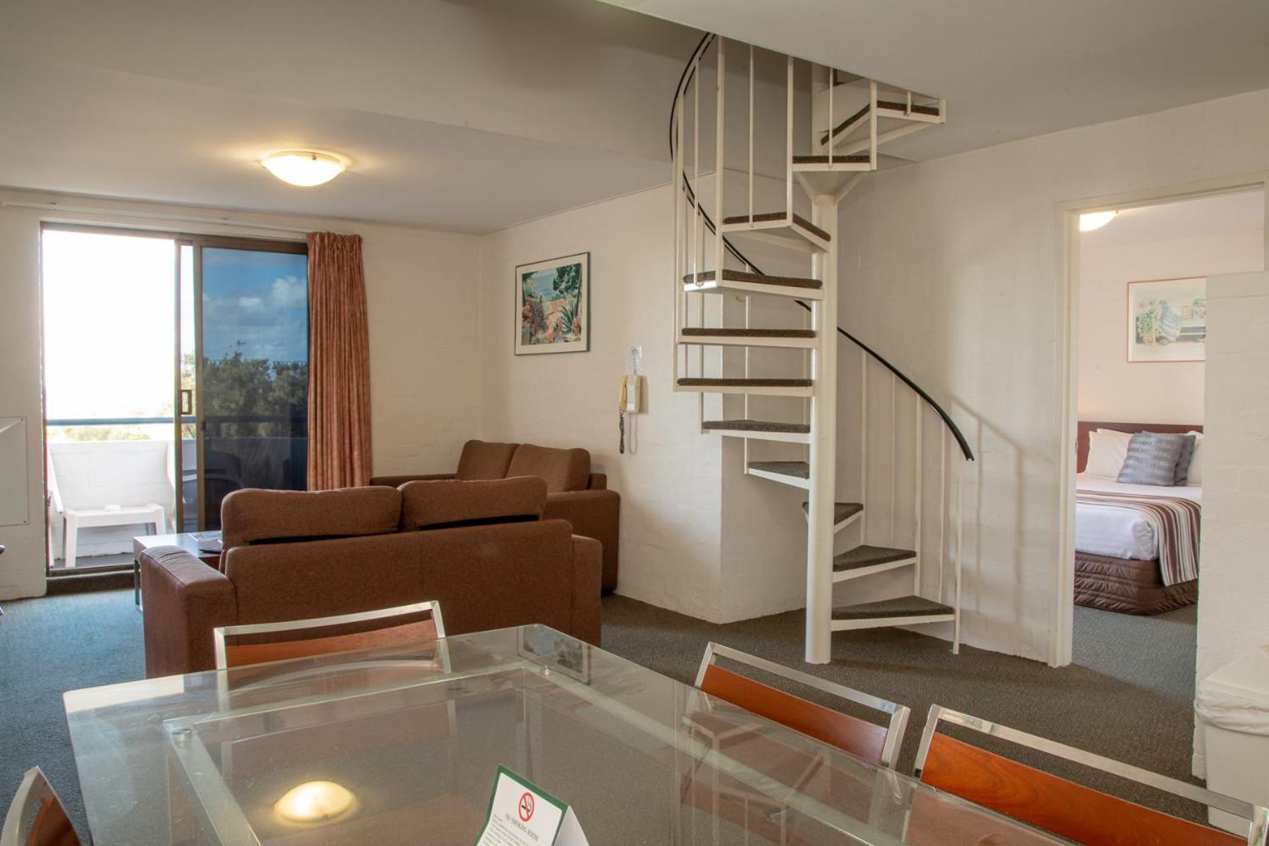 Three Bedroom Loft with Free Wifi and Parking photo 3