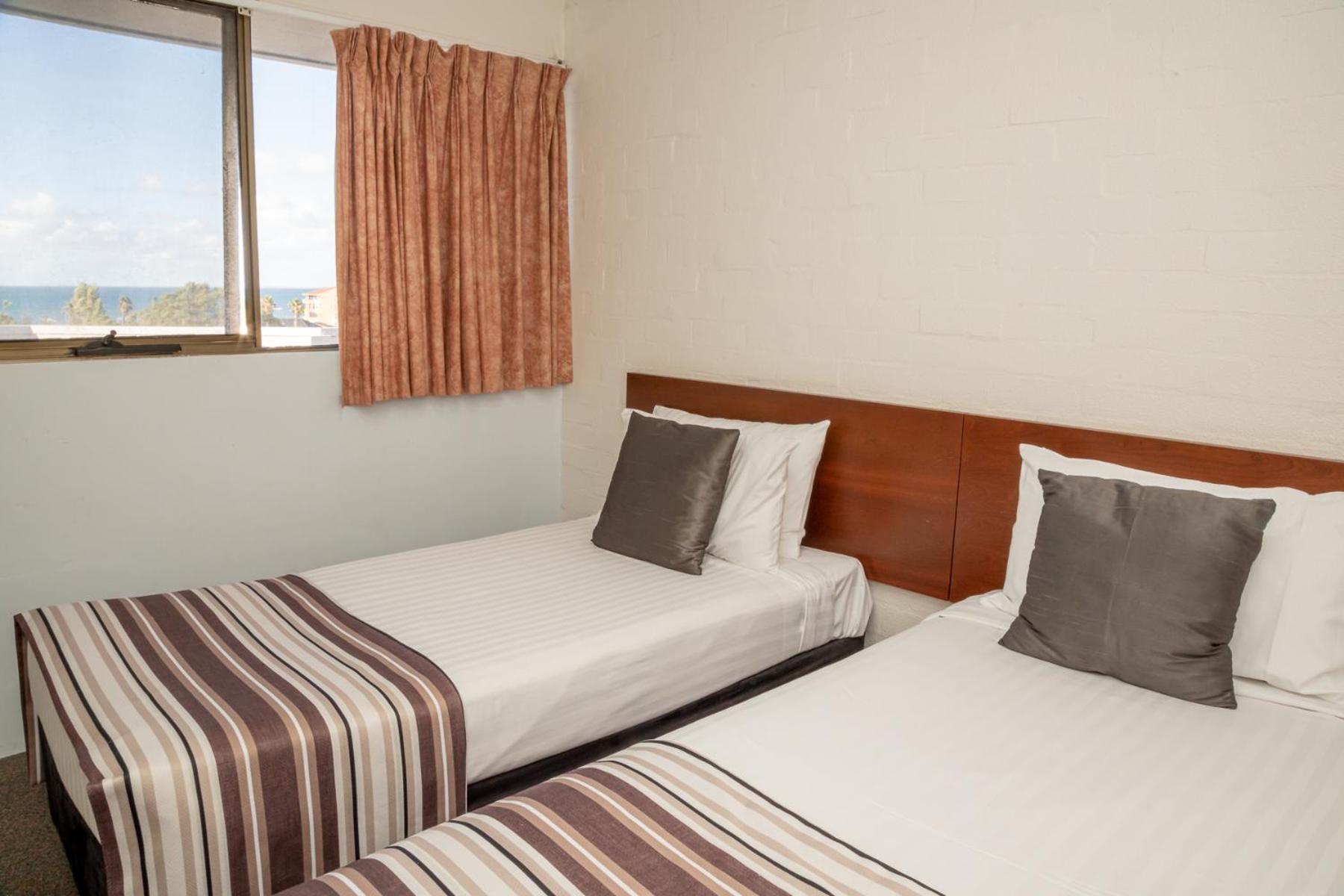 Three Bedroom Loft with Free Wifi and Parking photo 2