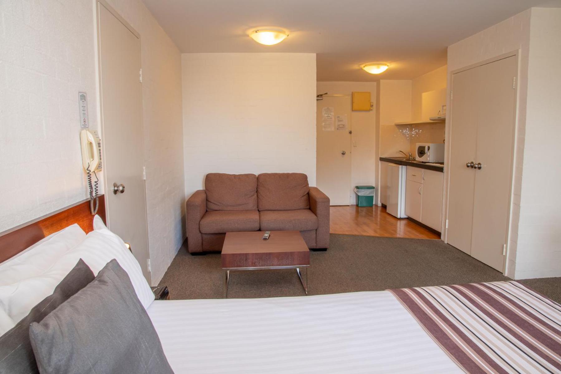 Studio Apartment with Free Wifi and Parking photo 2