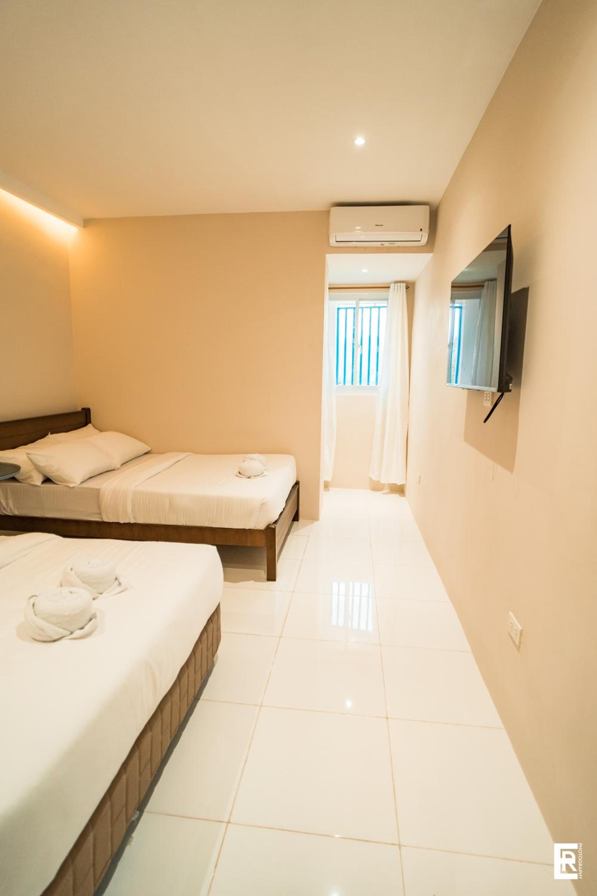 Family Room - Photo 2