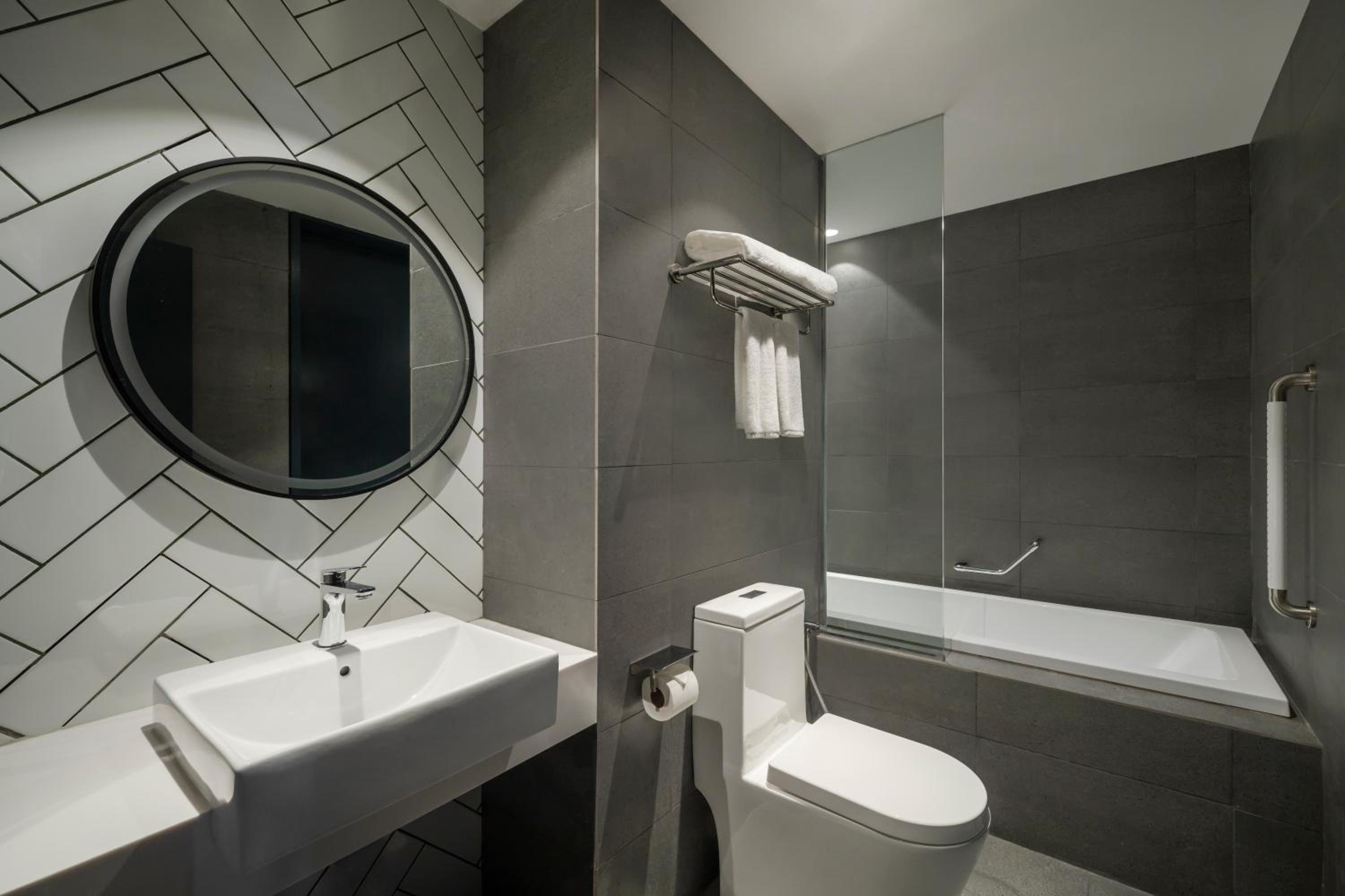 One Bedroom Premier King with Seaview - Photo 7
