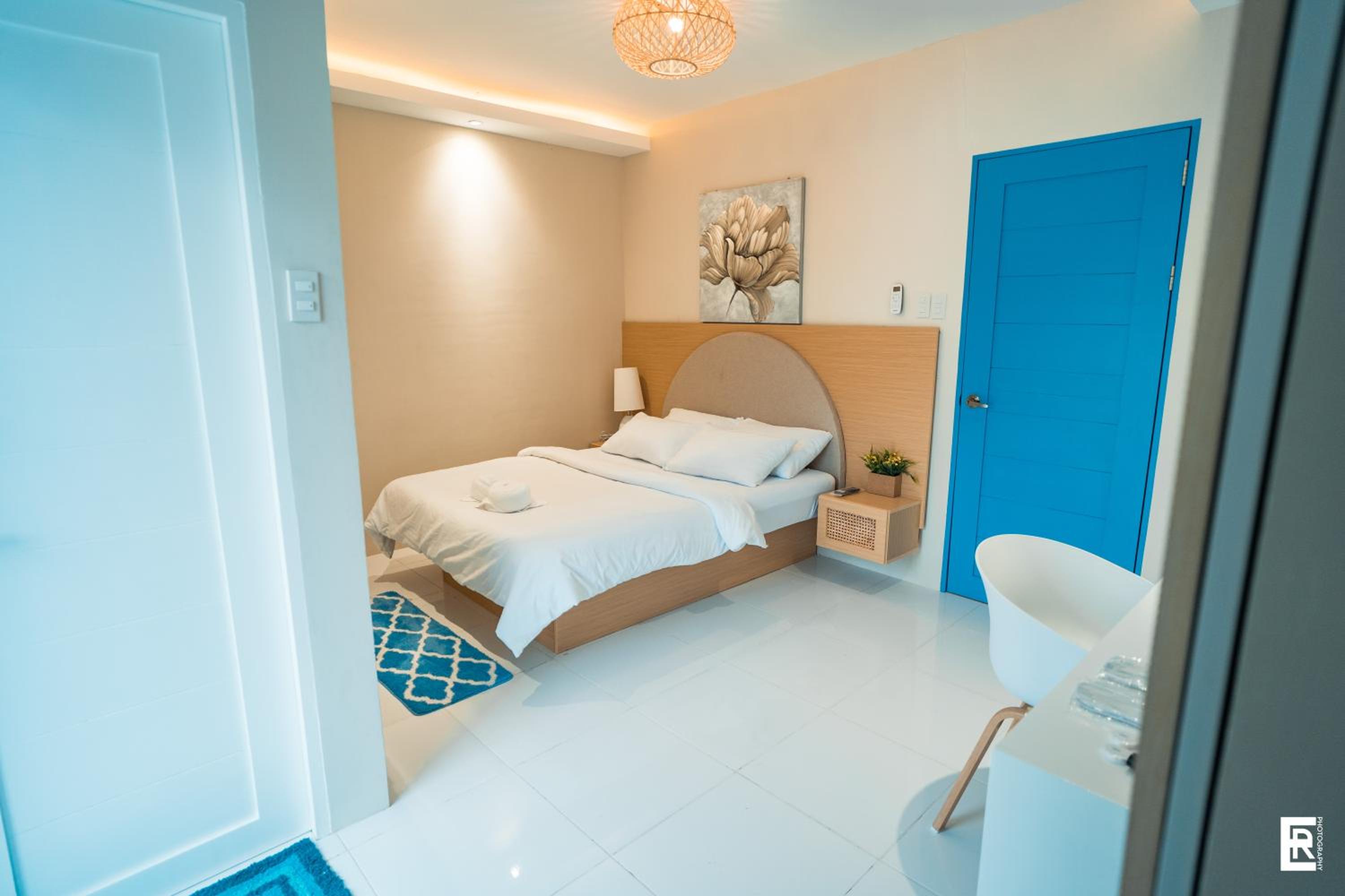 Standard Queen Room - Photo 10