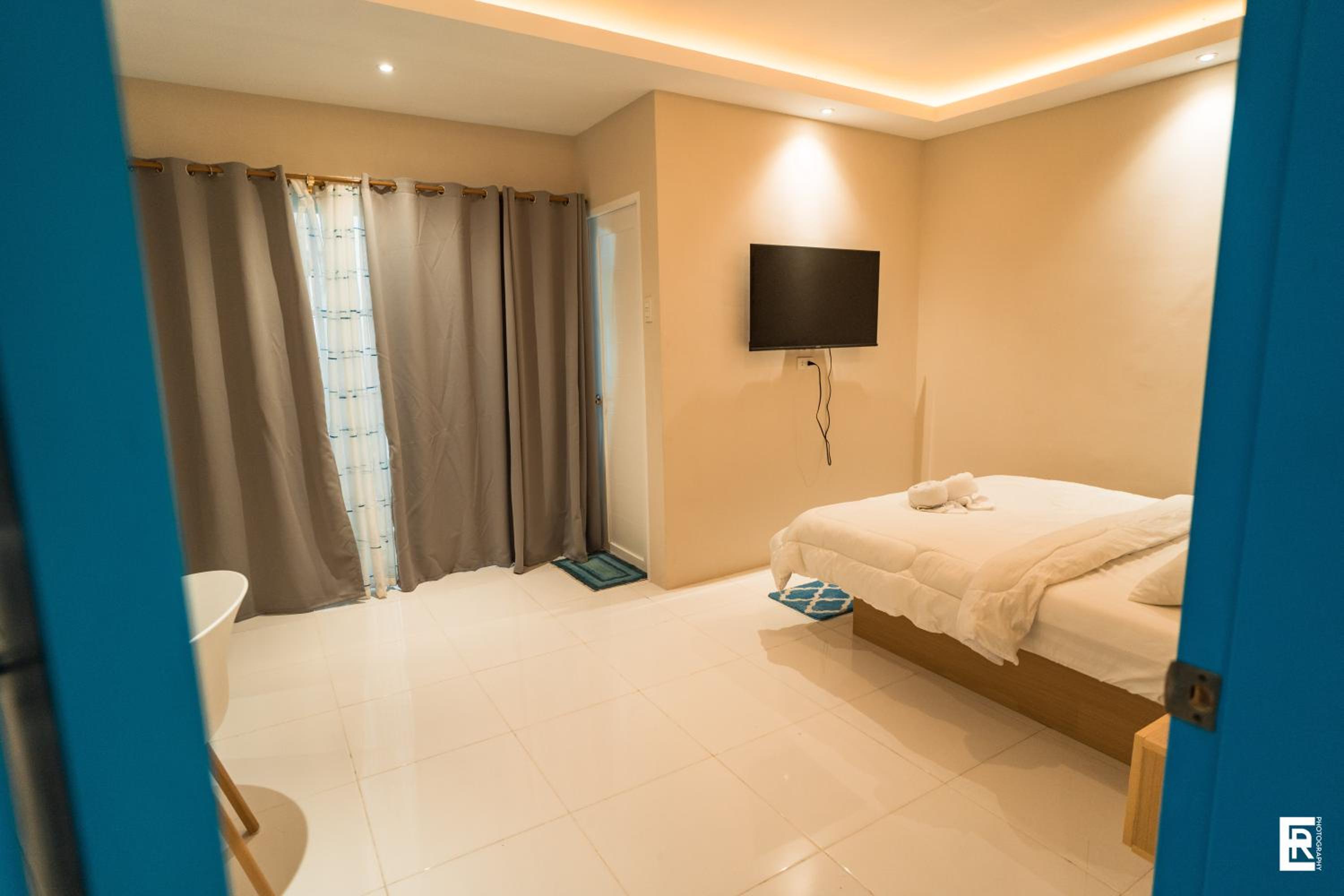 Standard Queen Room - Photo 7