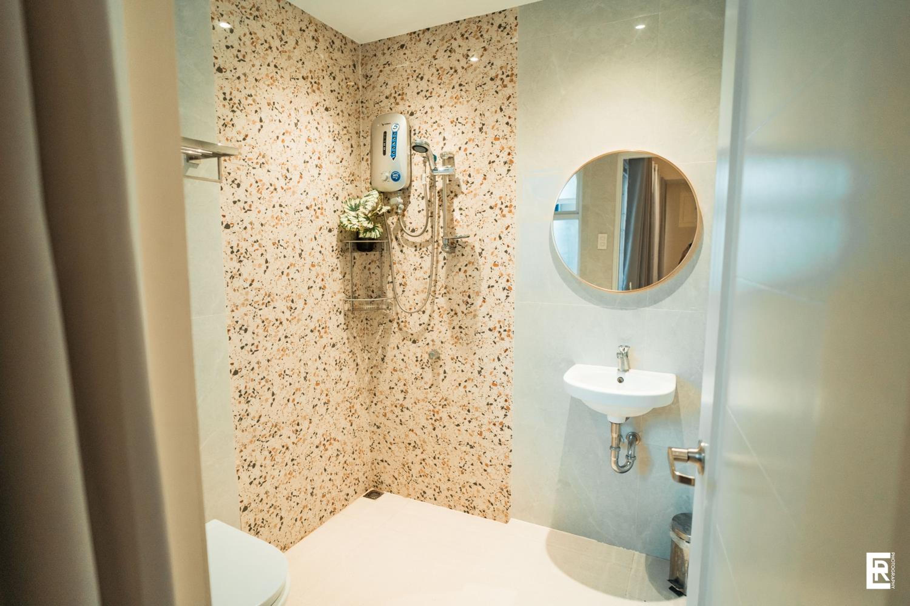 Standard Queen Room - Photo 9