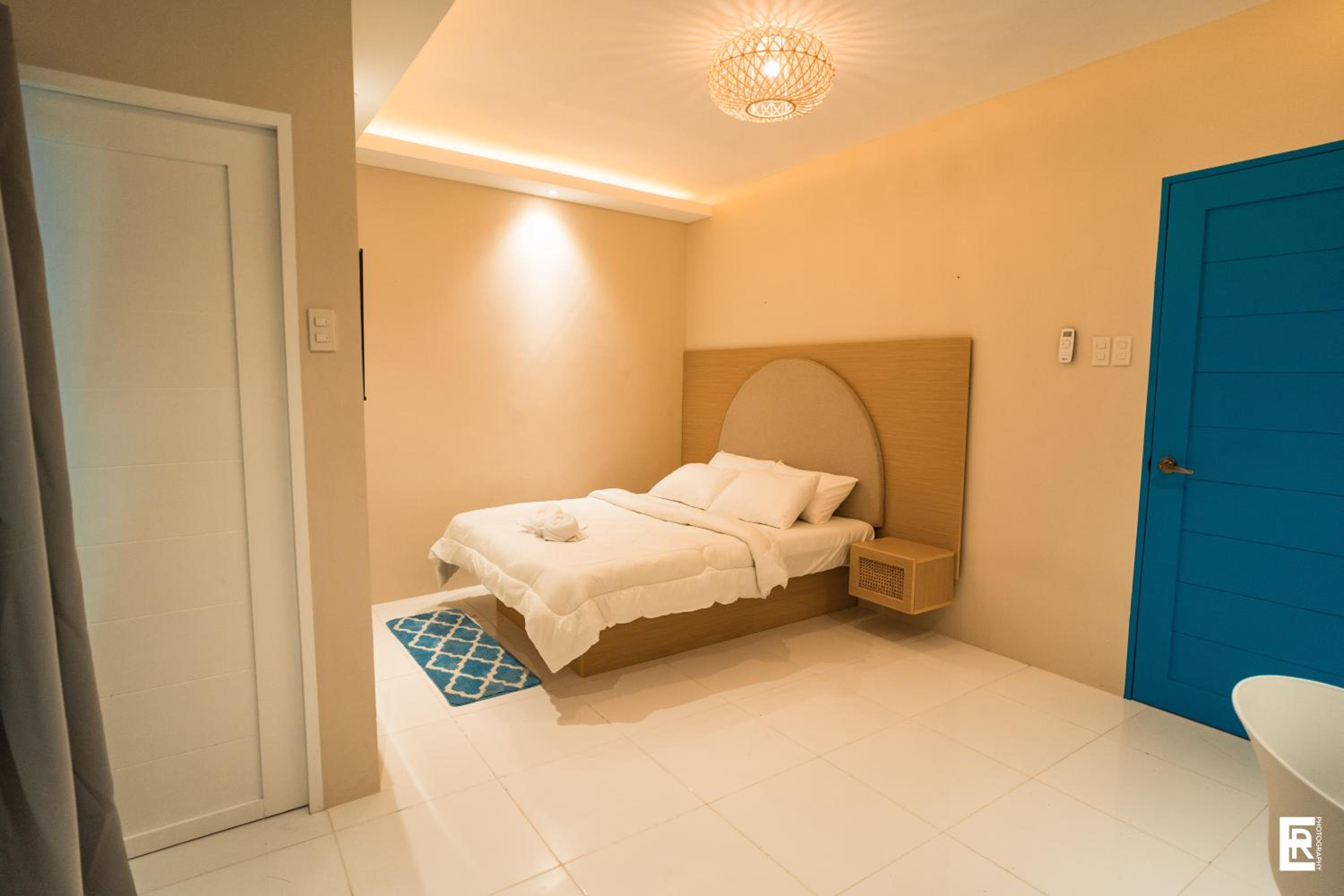 Standard Queen Room - Photo 21