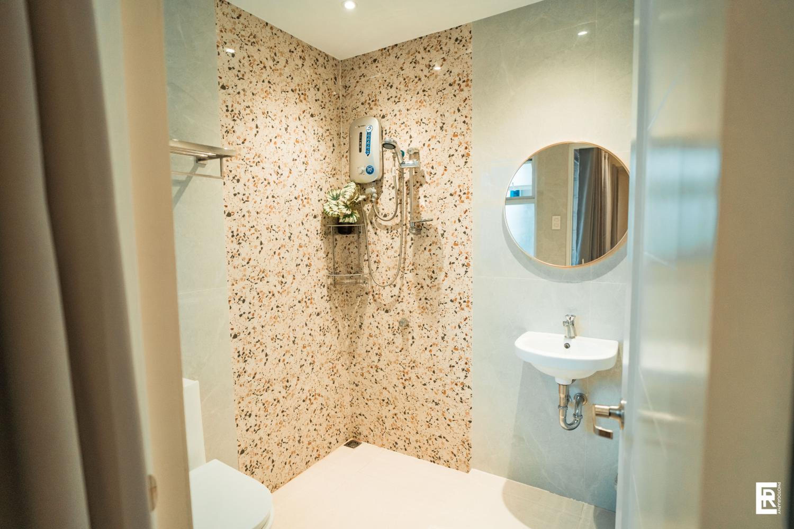 Standard Queen Room - Photo 17