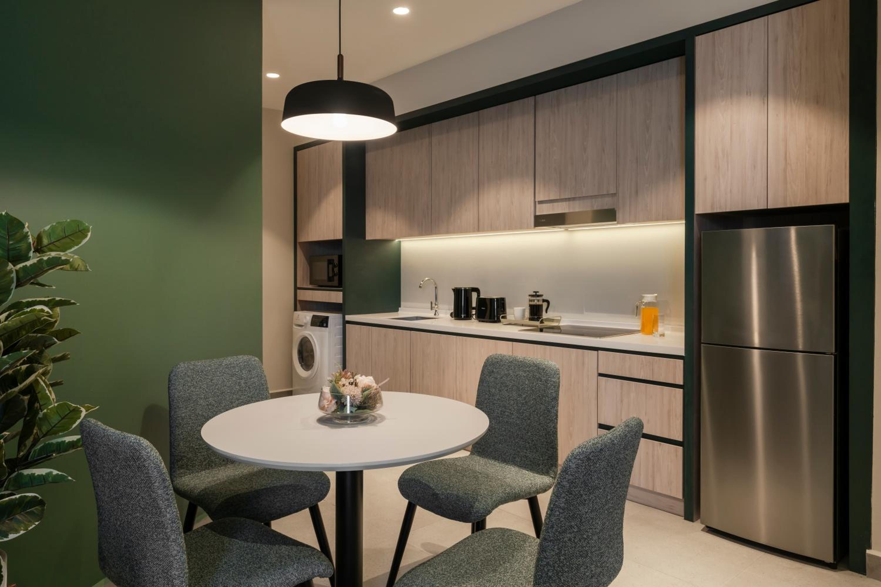 One Bedroom Premier Queen - Photo 4
