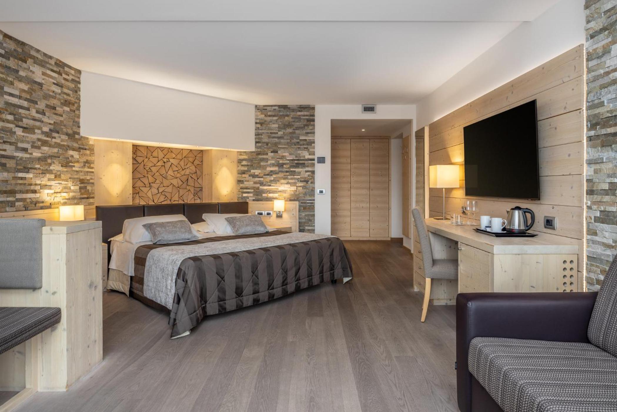 Junior Suite with Balcony and Lake View A