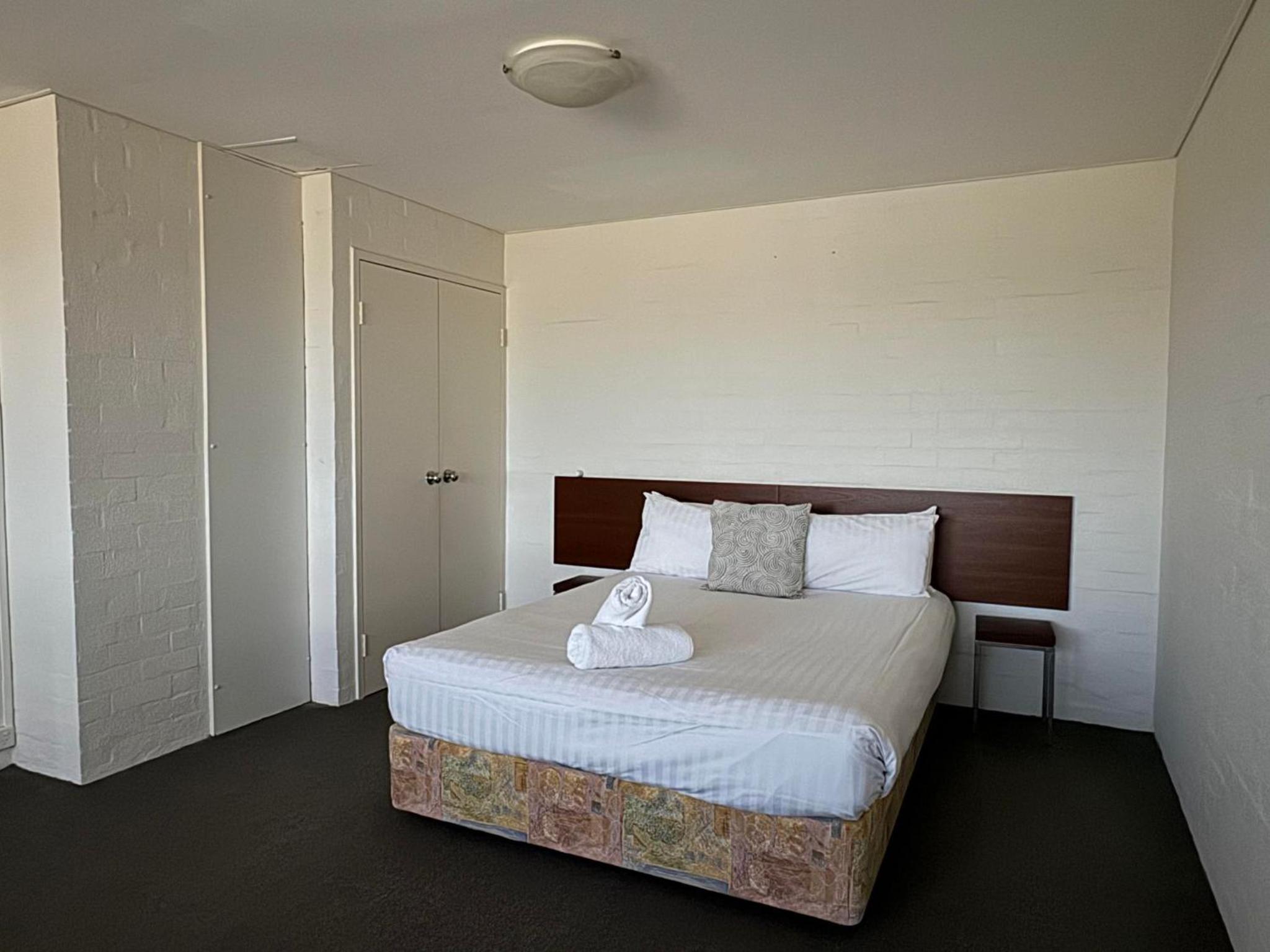 One Bedroom Loft with Free Wifi and Parking photo 2