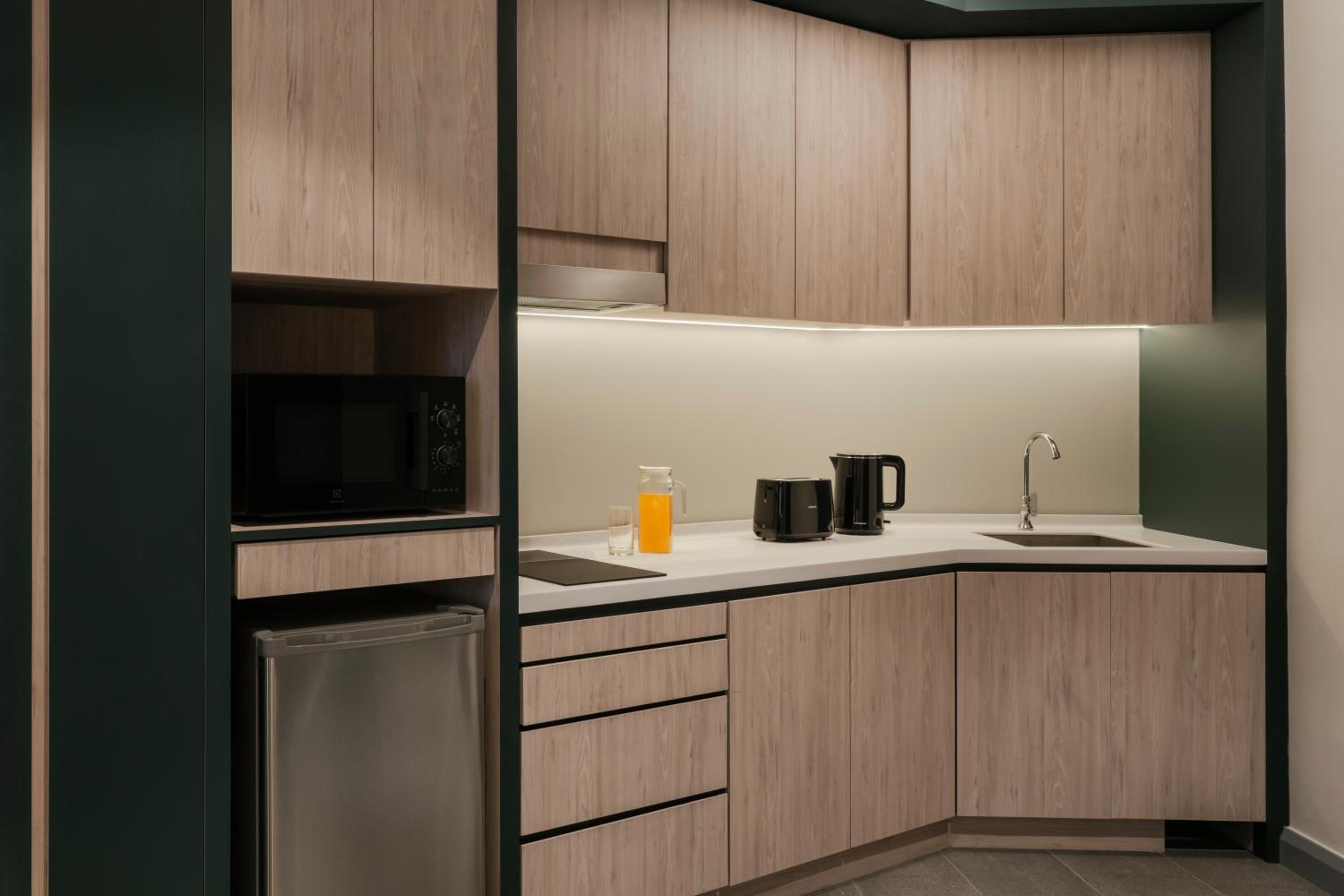 One Bedroom Premier Queen - Photo 8