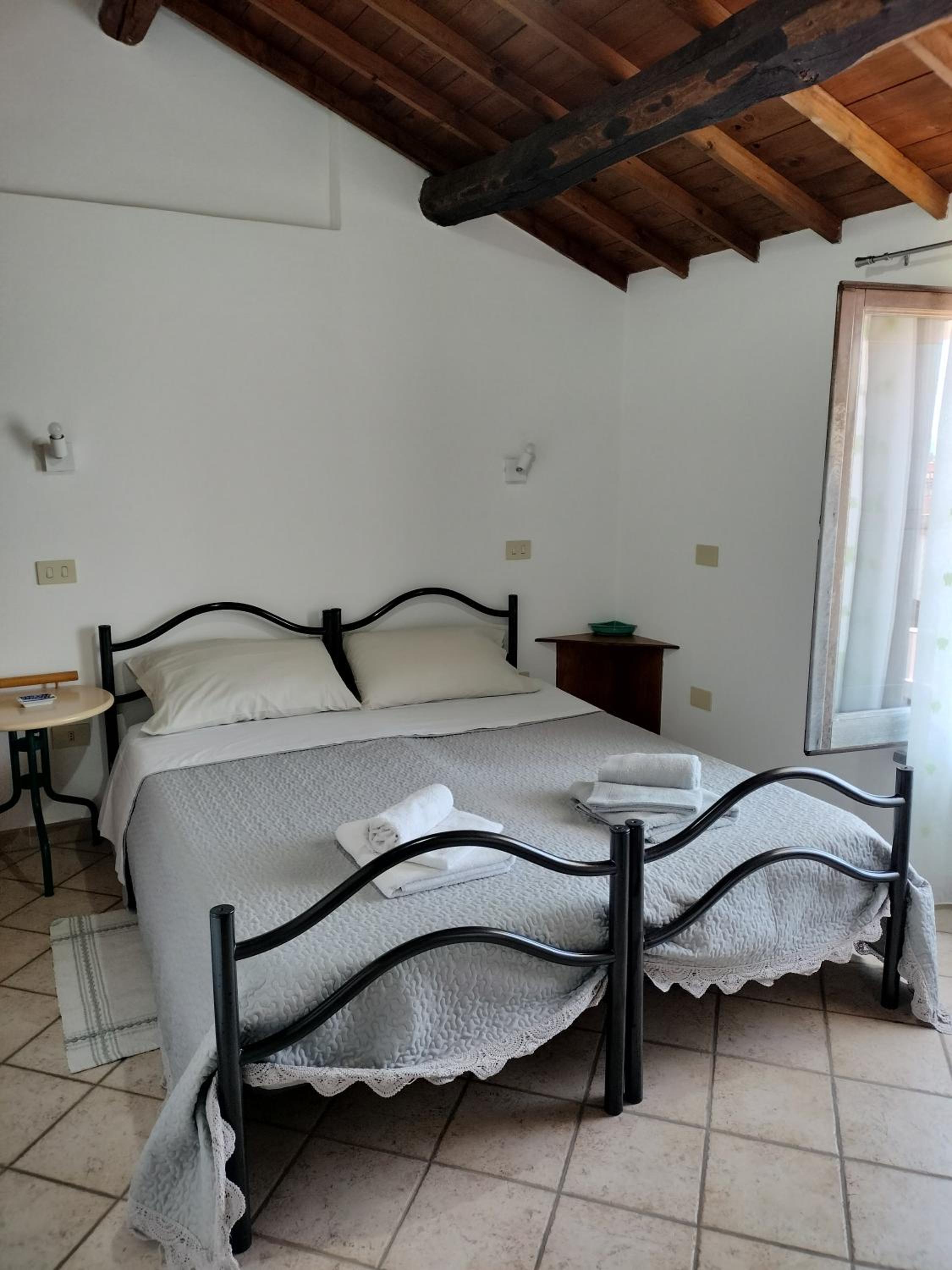 Double Room with Private Bathroom - Photo 8