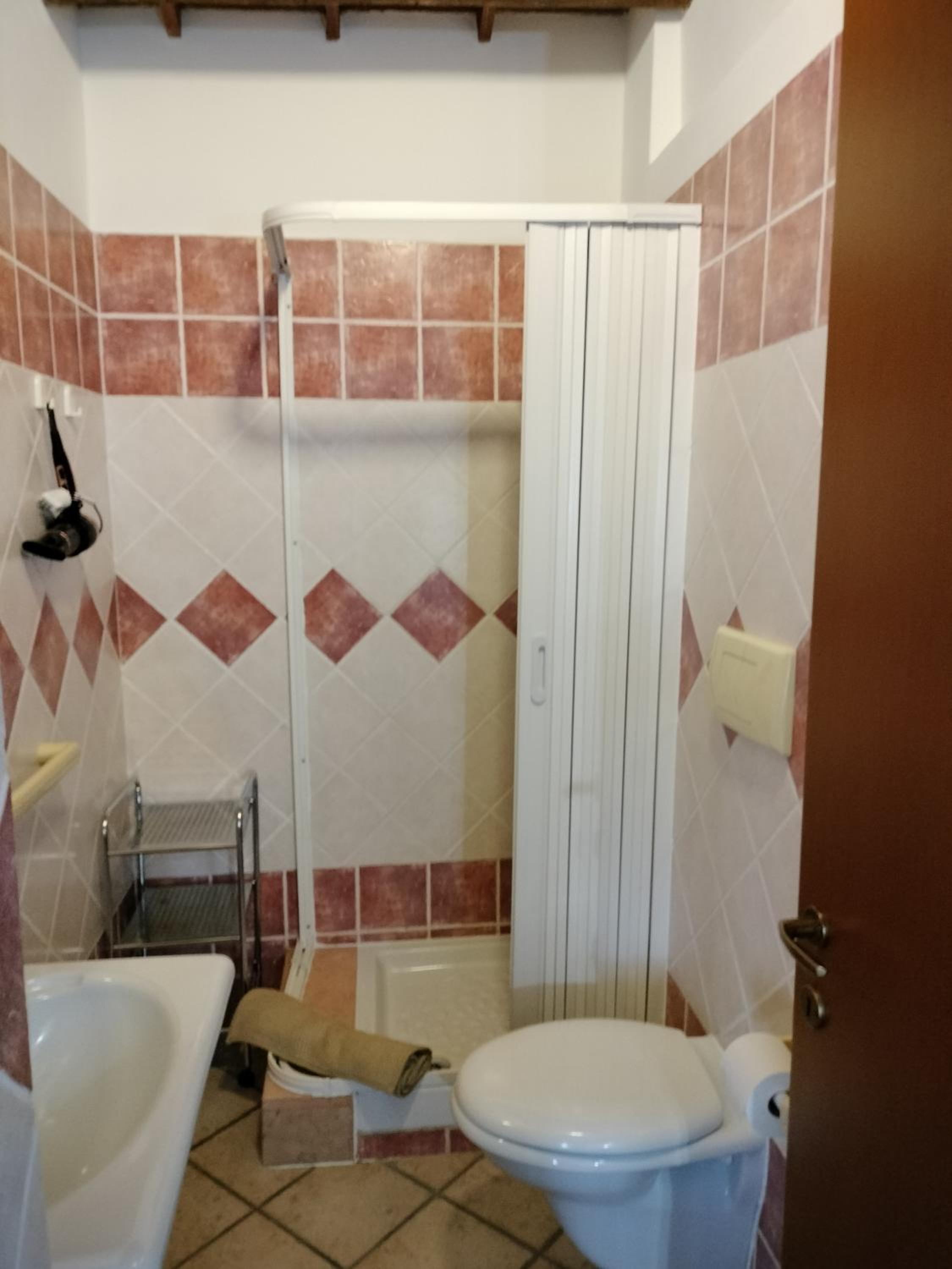 Double Room with Private Bathroom - Photo 10