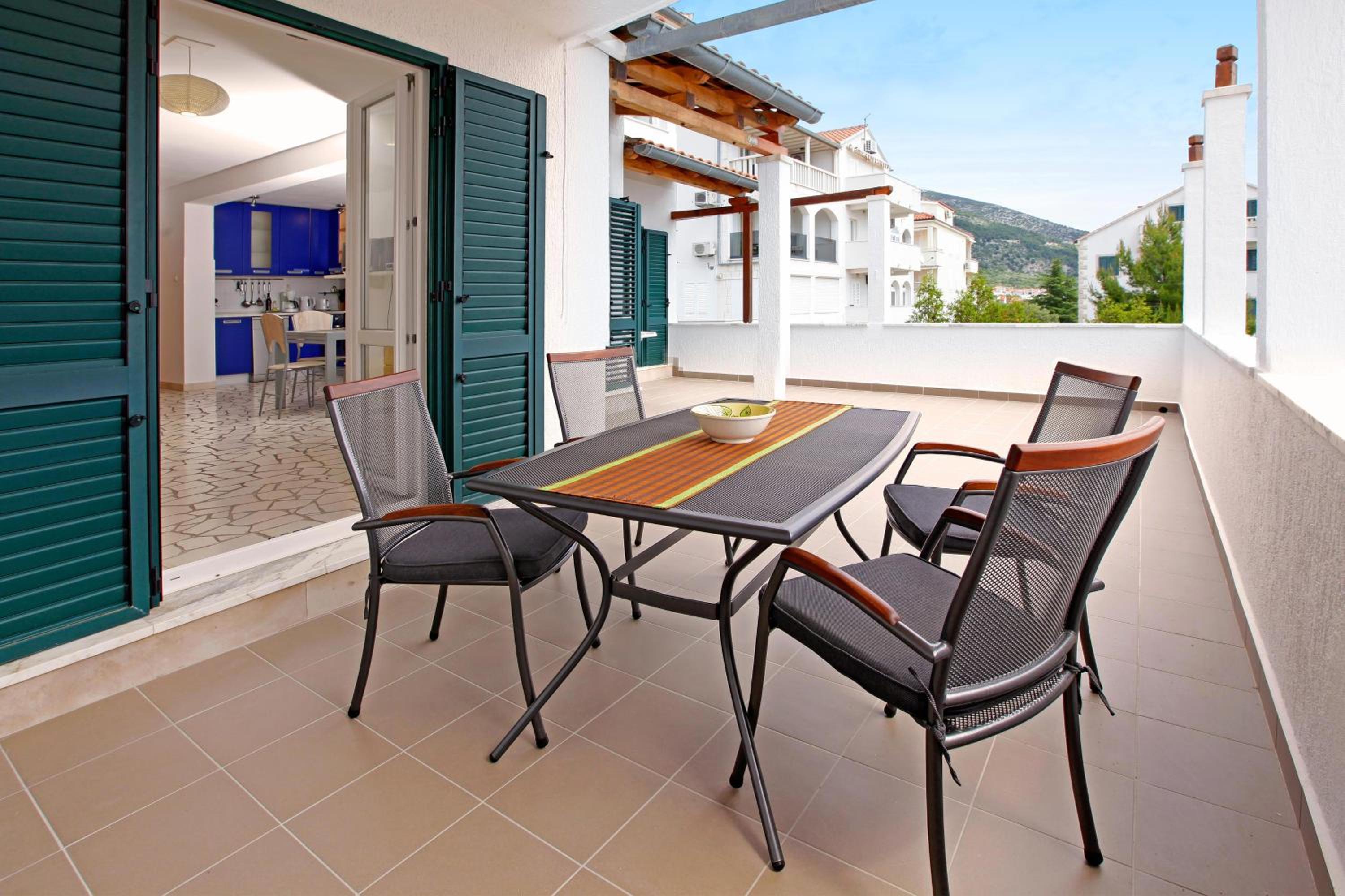 One-Bedroom Apartment with Terrace and Sea View - Photo 14