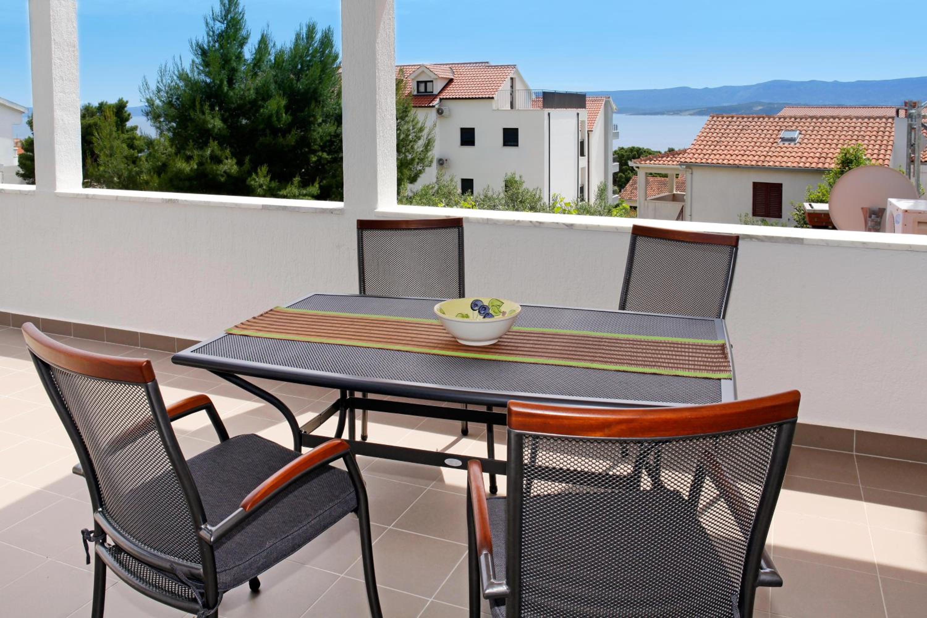 One-Bedroom Apartment with Terrace and Sea View - Photo 13