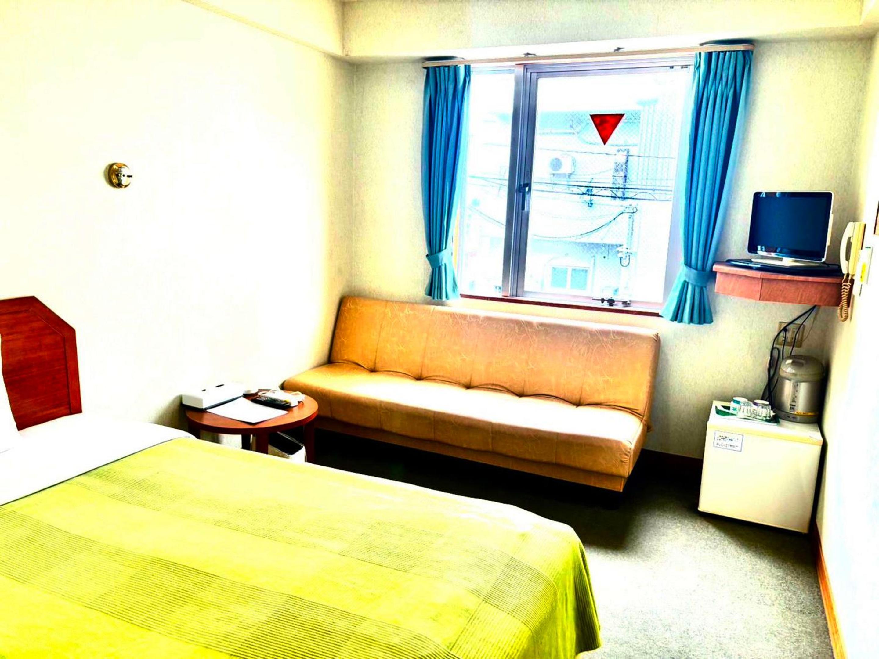 Single Room - Smoking photo 2