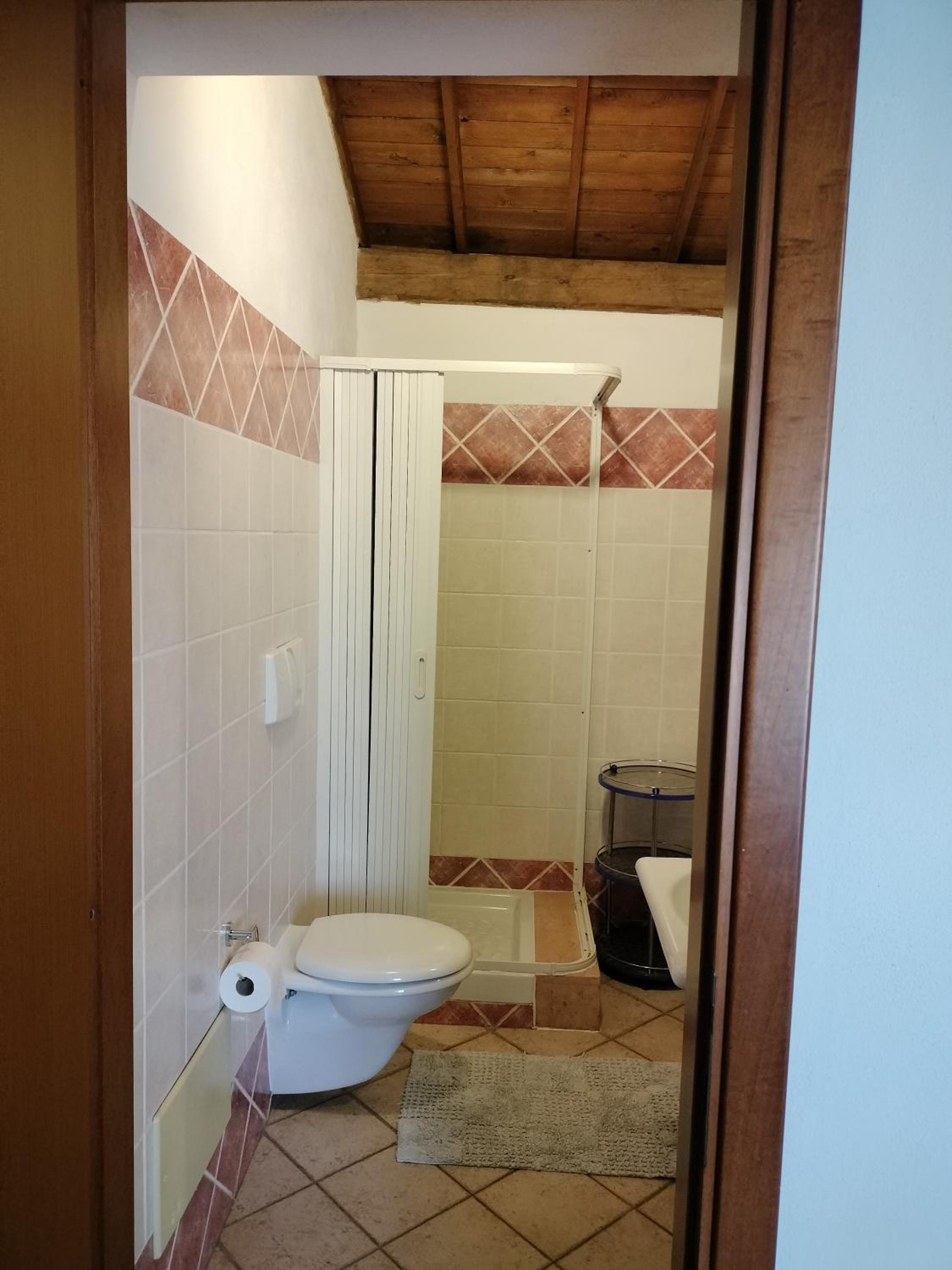 Double Room with Private Bathroom - Photo 2