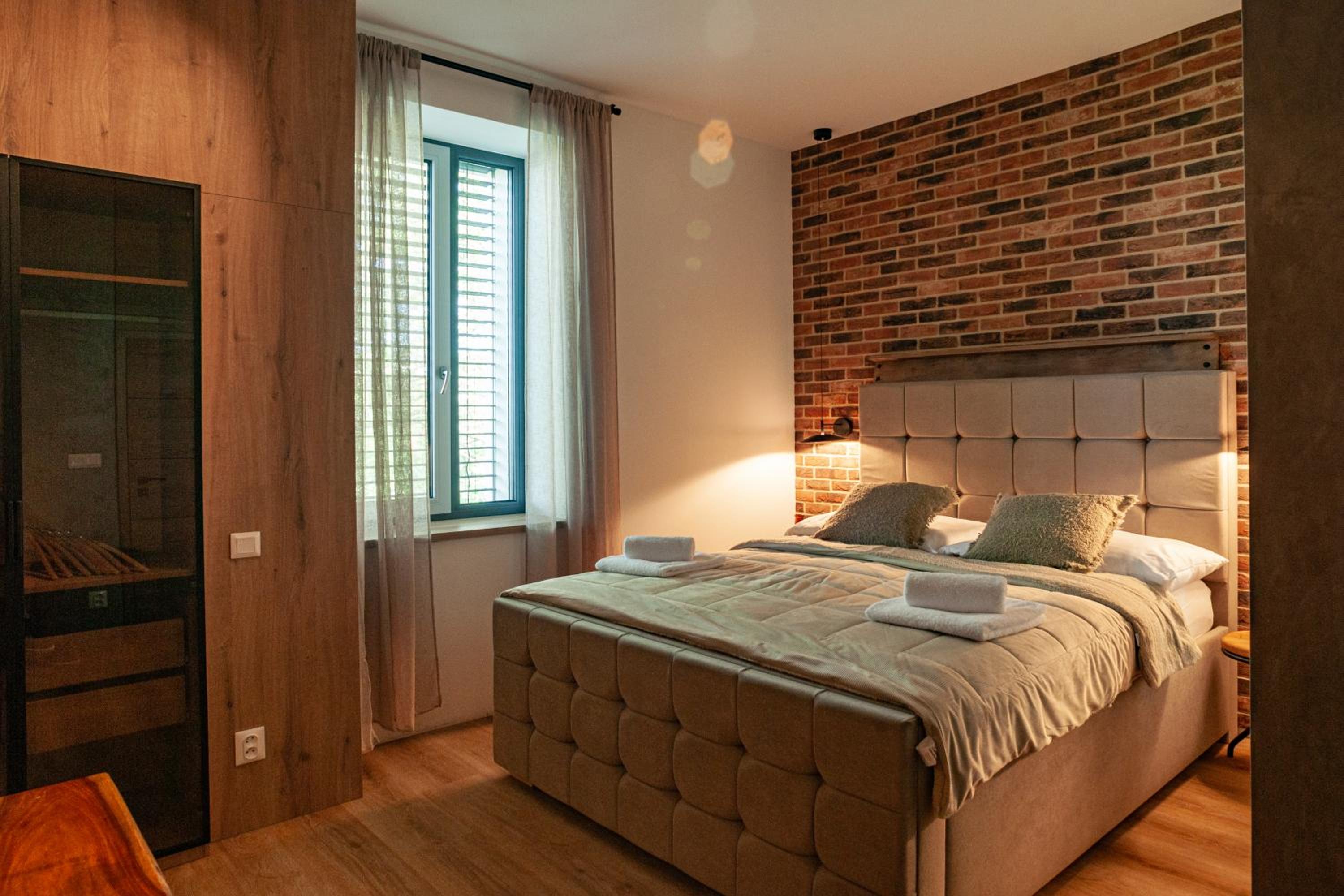 Three-Bedroom Loft Apartment photo 2
