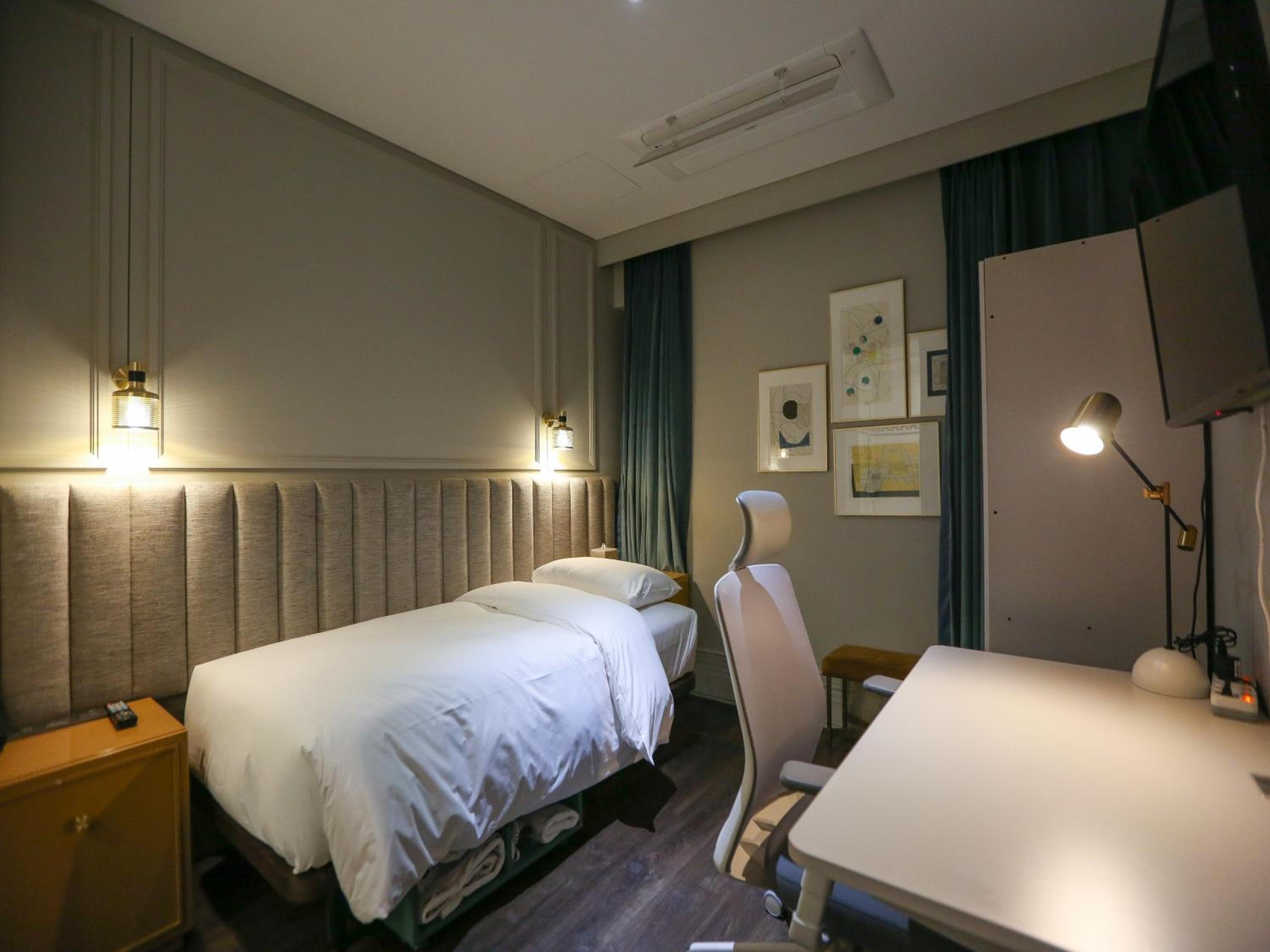 Single Room photo 2