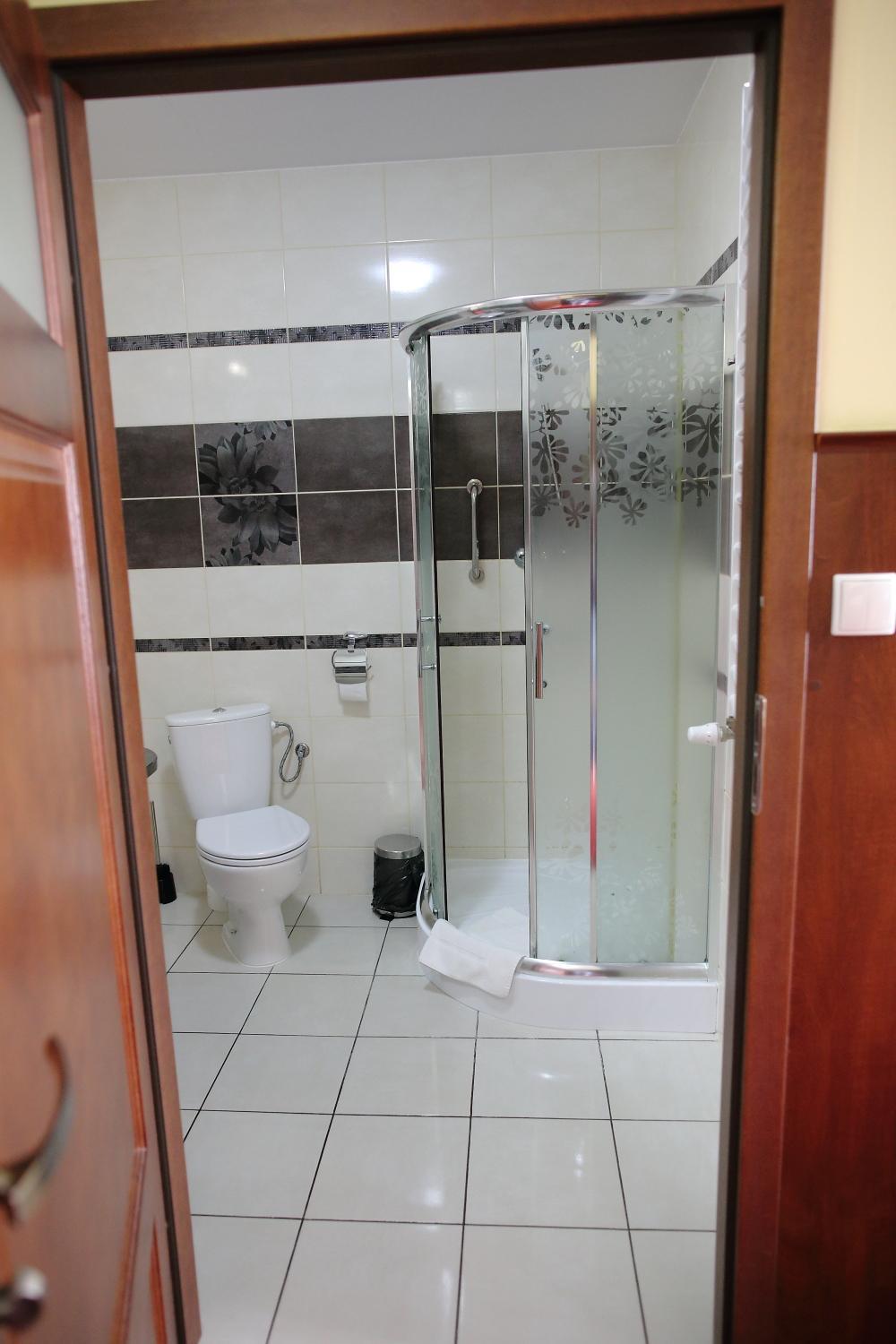 Twin Room with Private Bathroom photo 3