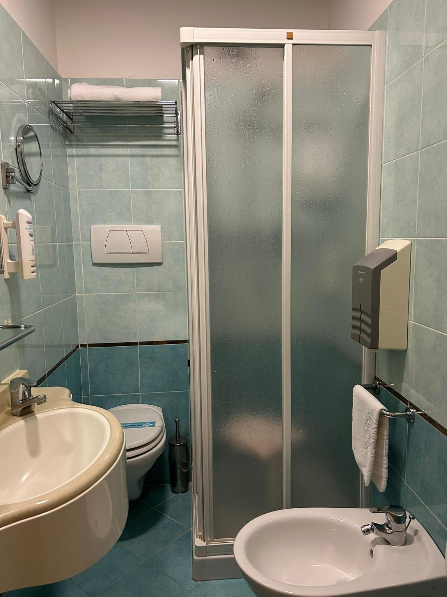 Single Room photo 3