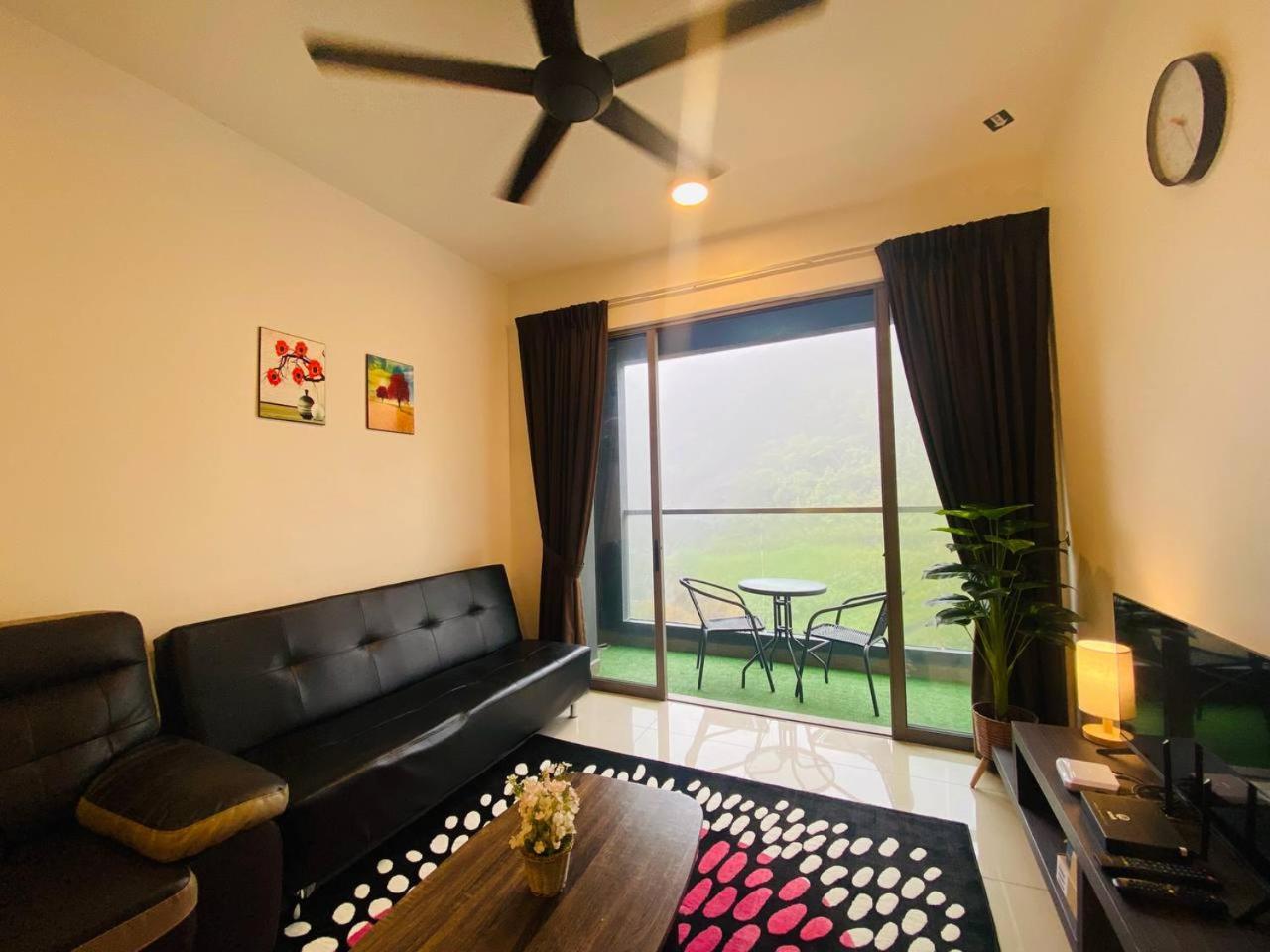 Three-Bedroom Apartment photo 2