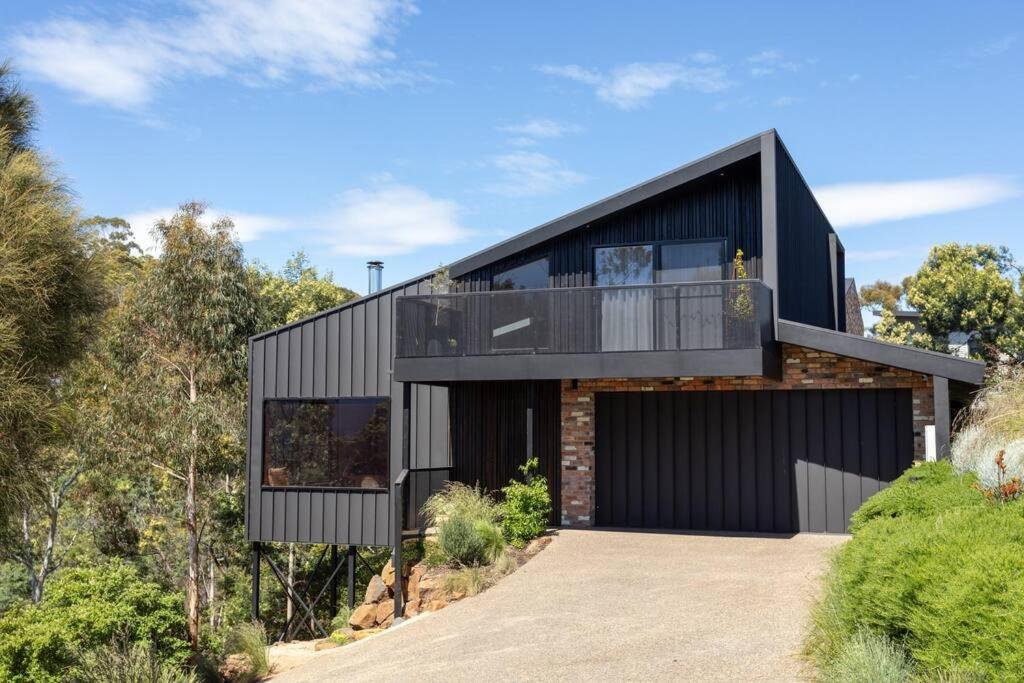 Three-Bedroom House photo 2