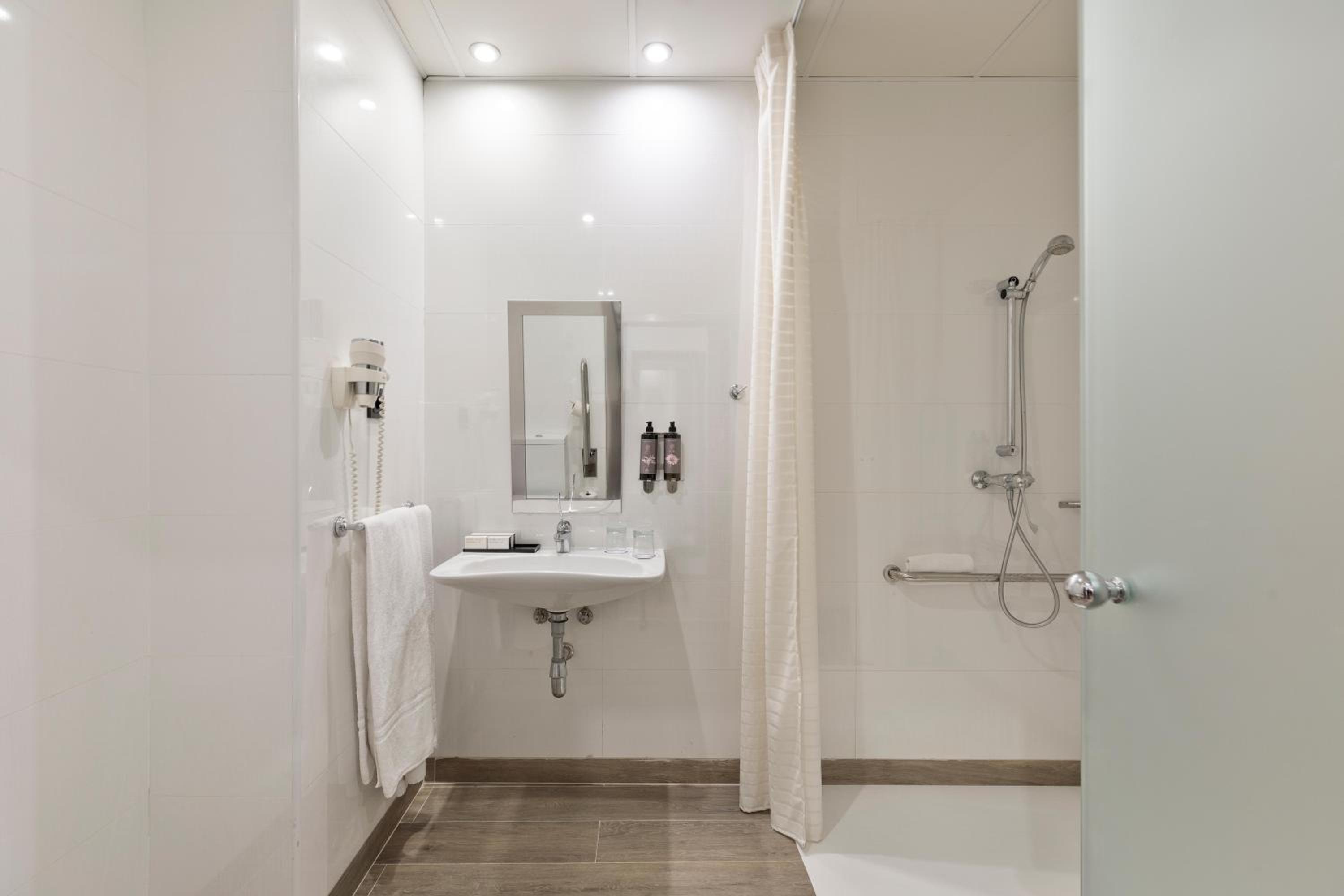 Double or Twin Room photo 3