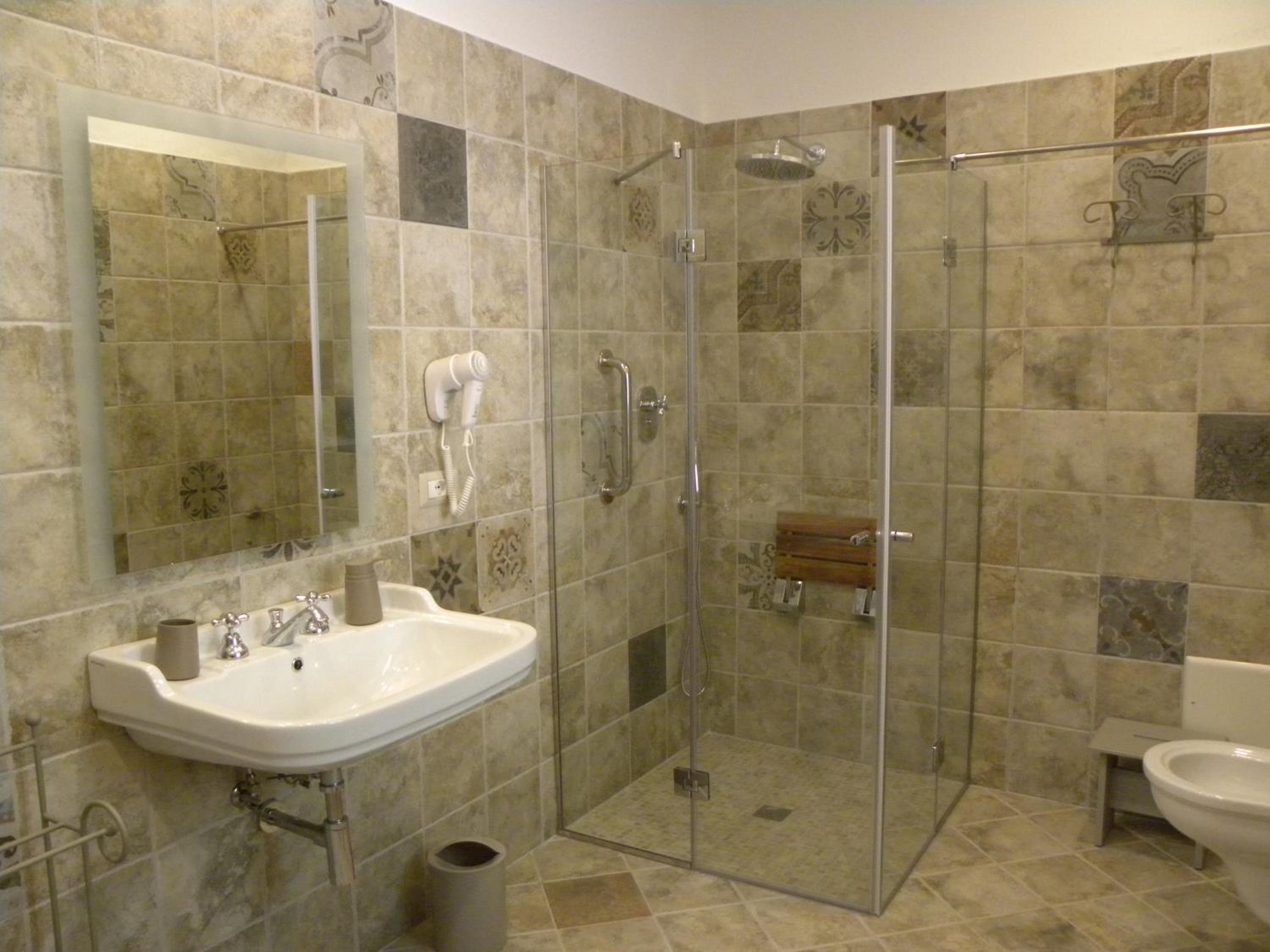 Double or Twin Room photo 3