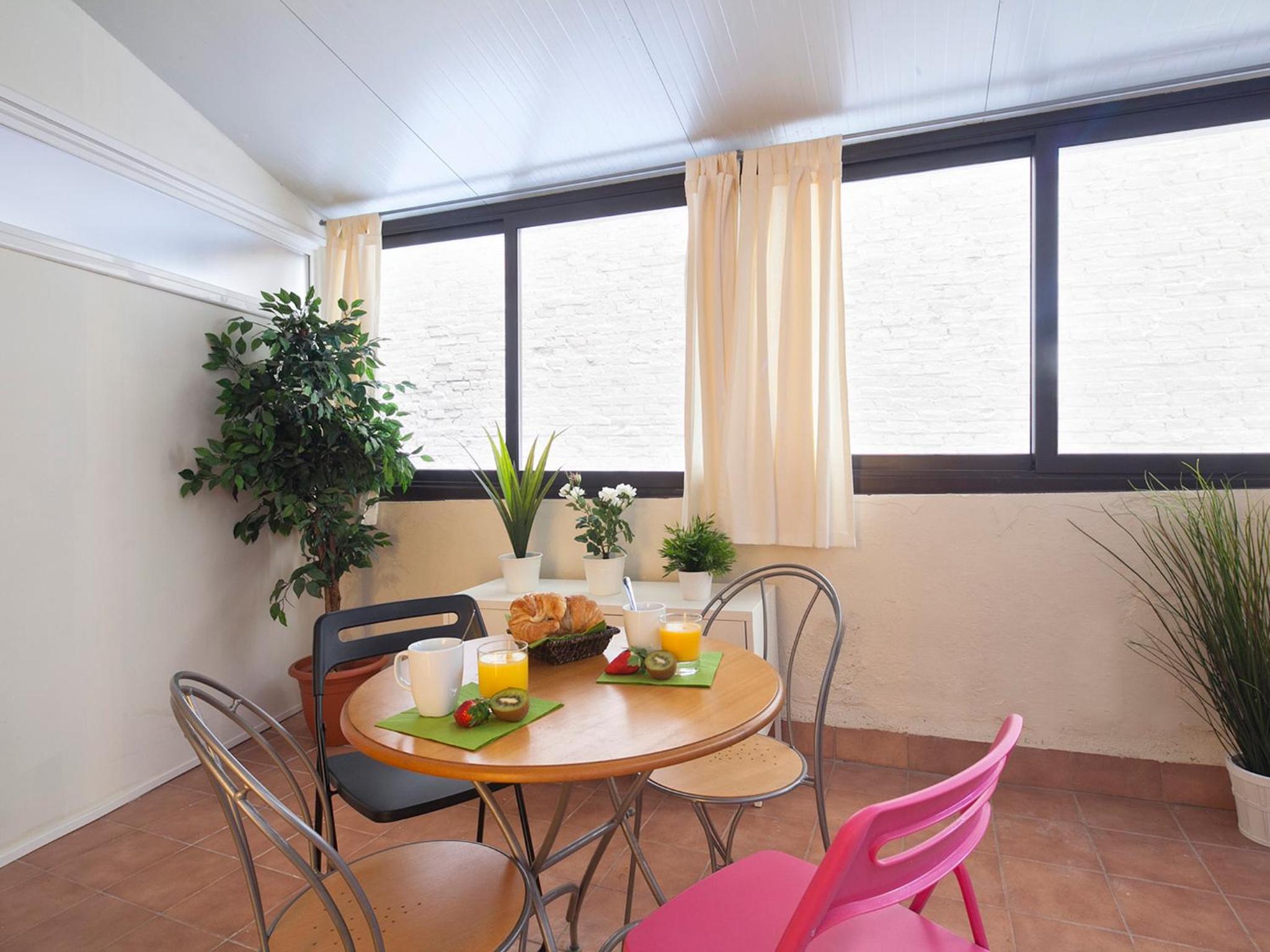 Two-Bedroom Apartment with Patio photo 2