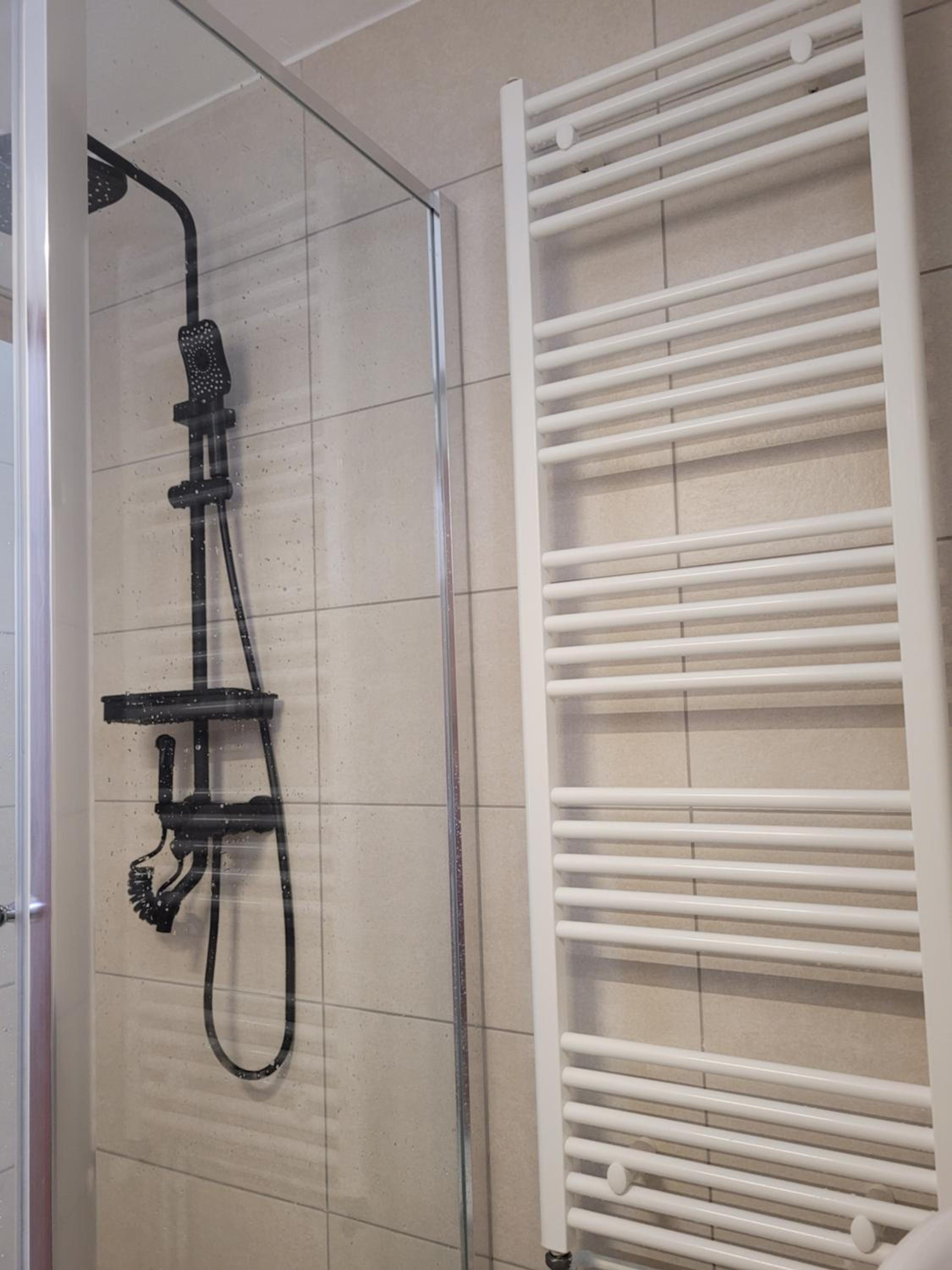 Double Room with Private Bathroom - Photo 2