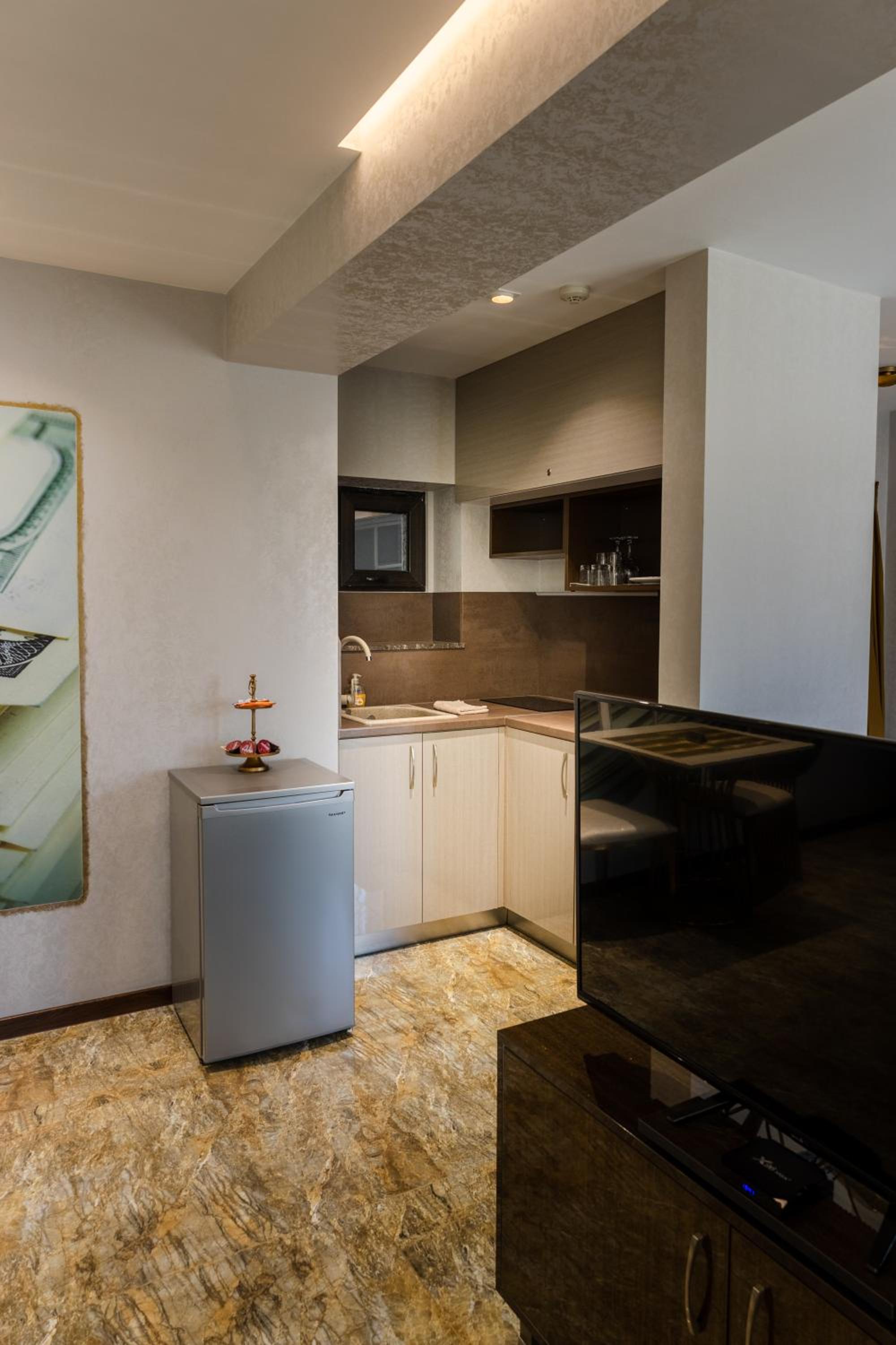 One-Bedroom Apartment with Spa Bath - Photo 13