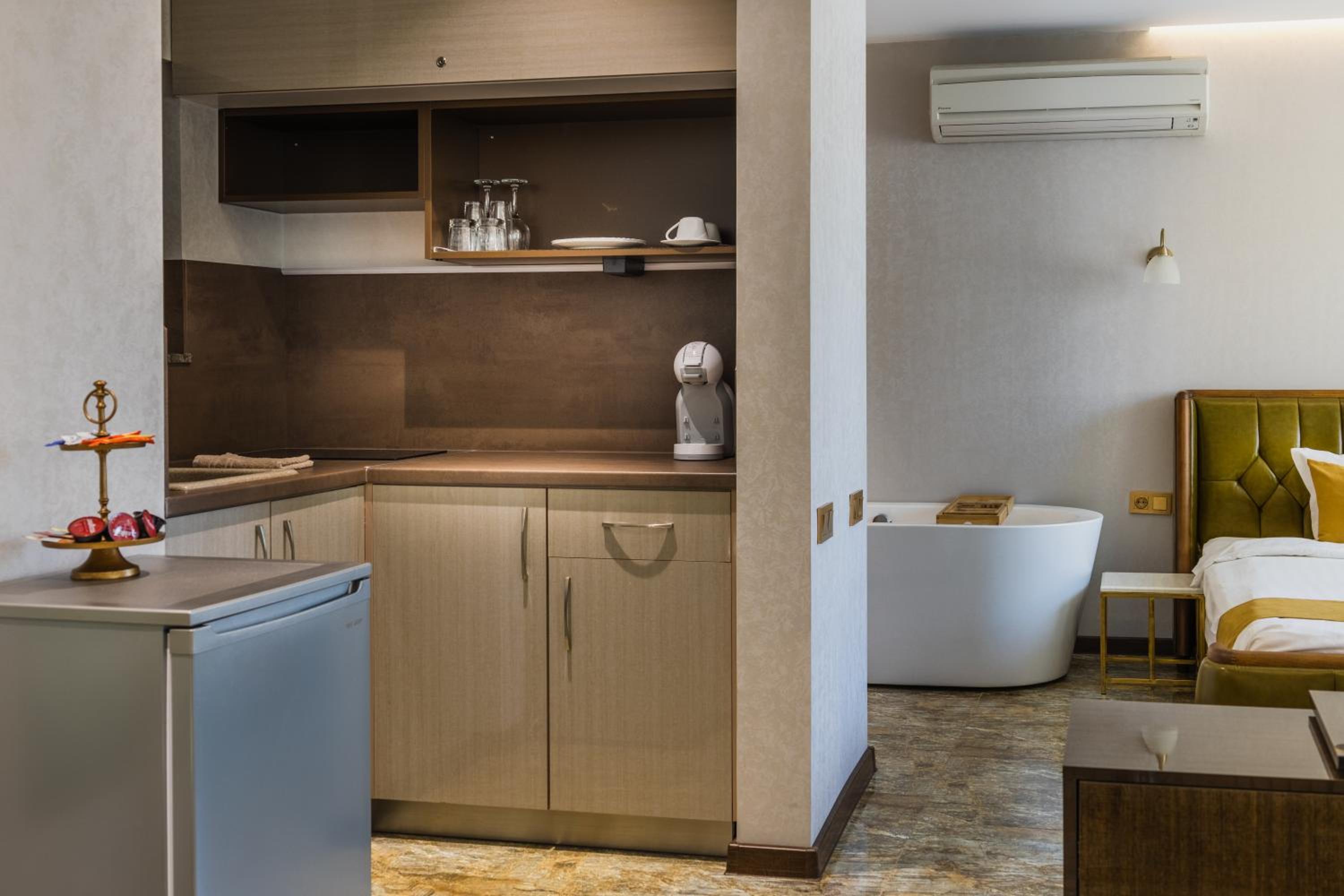 One-Bedroom Apartment with Spa Bath - Photo 17