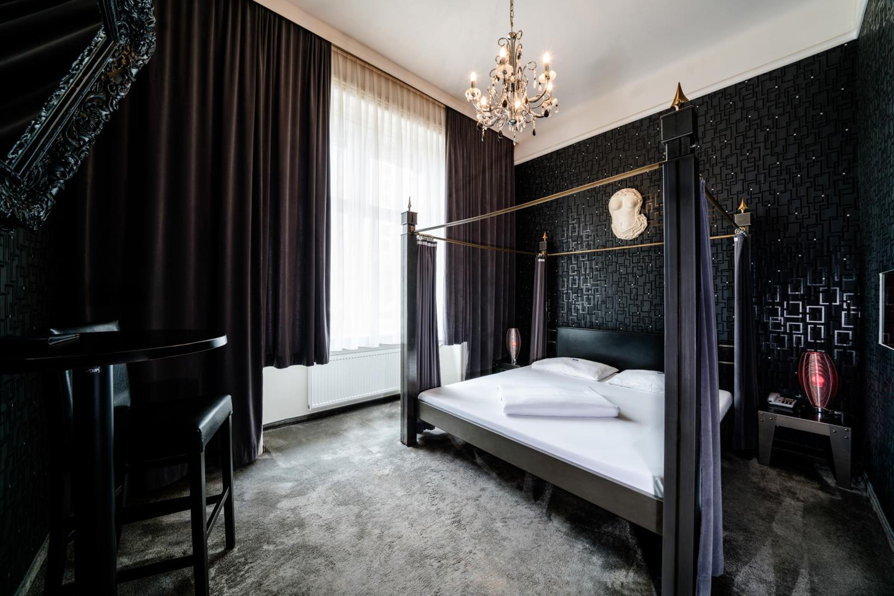 Queen Suite