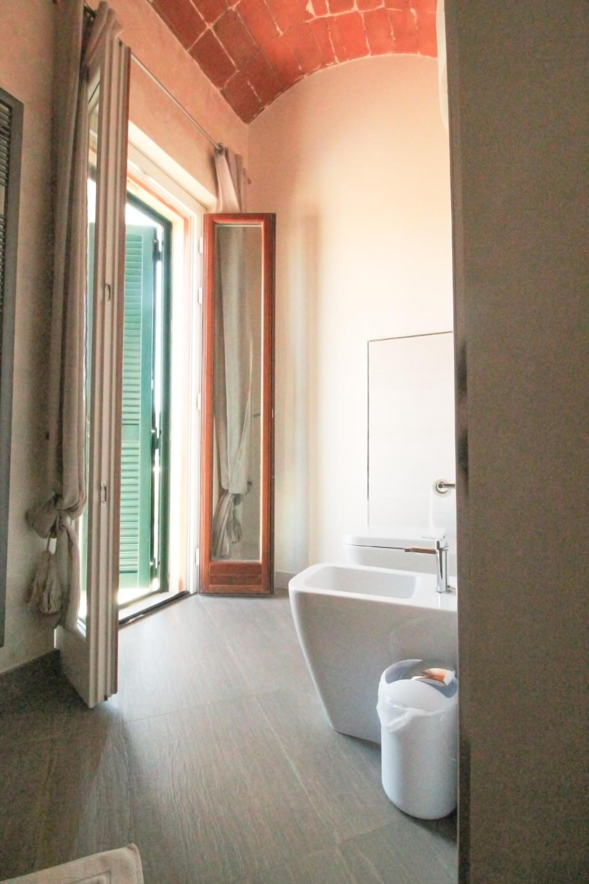 Double Room with Private External Bathroom photo 2