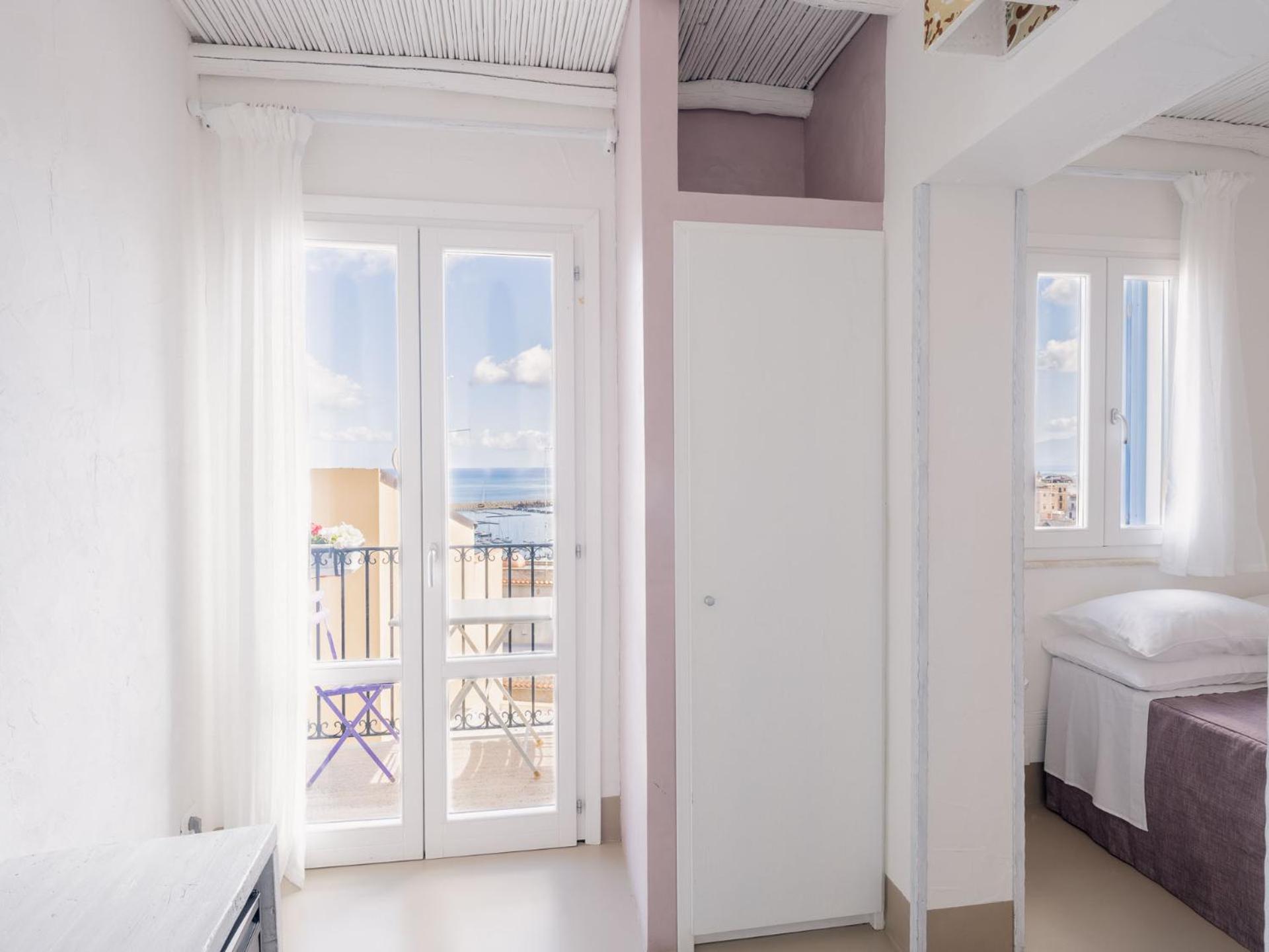 Double Room with French Bed with Balcony and Sea View