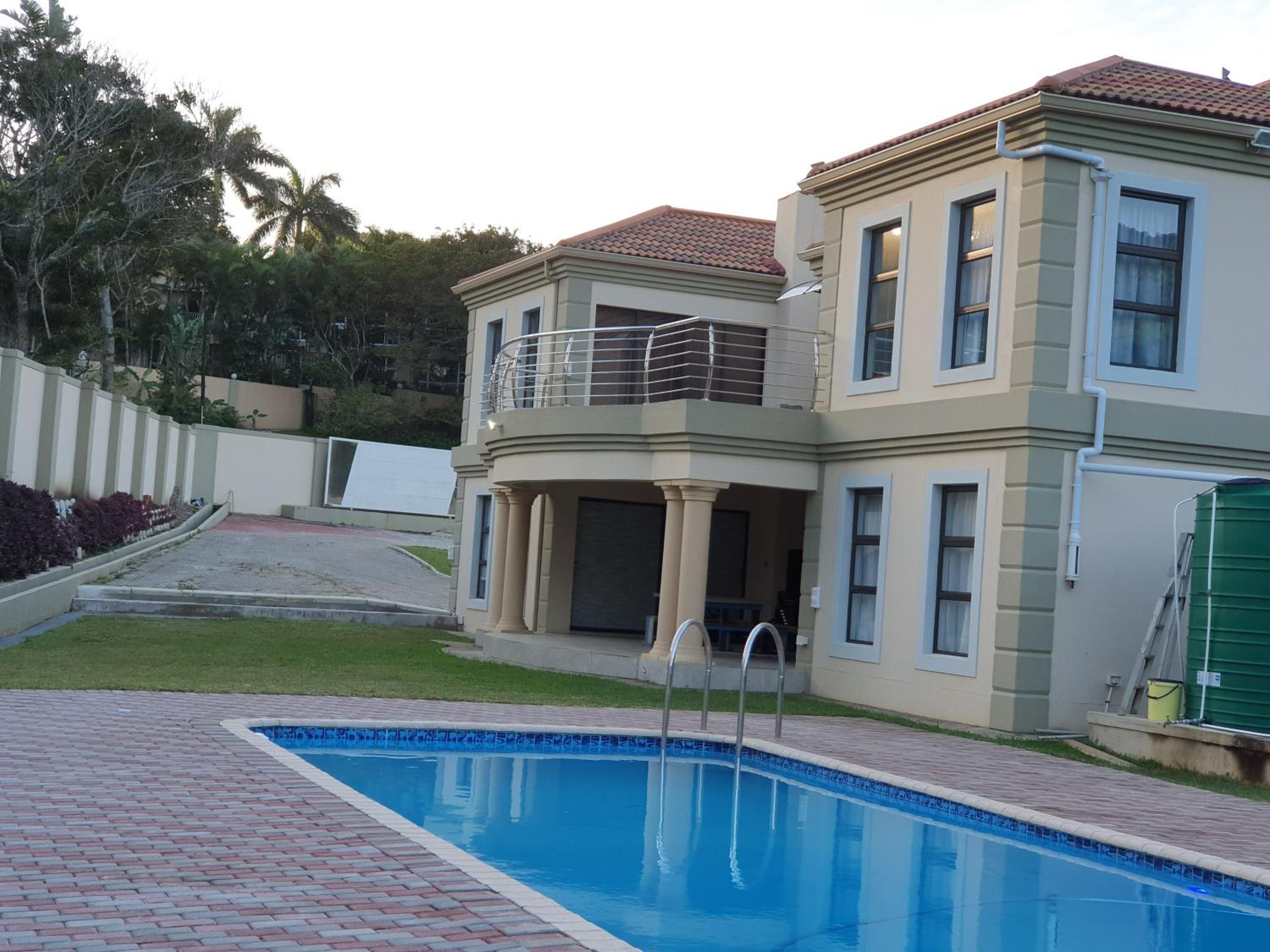 Four-Bedroom House photo 2